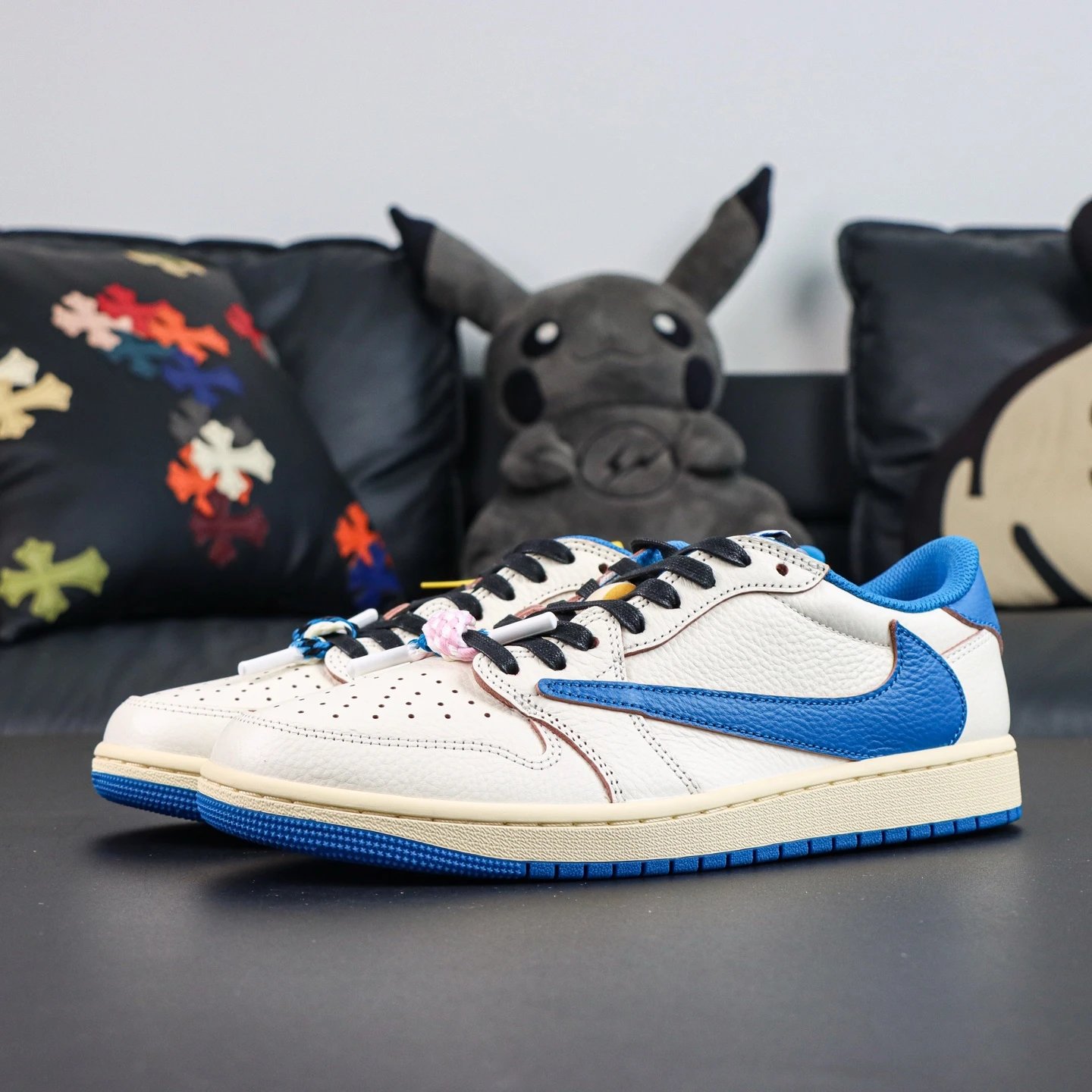 DM7866-104 New White Blue