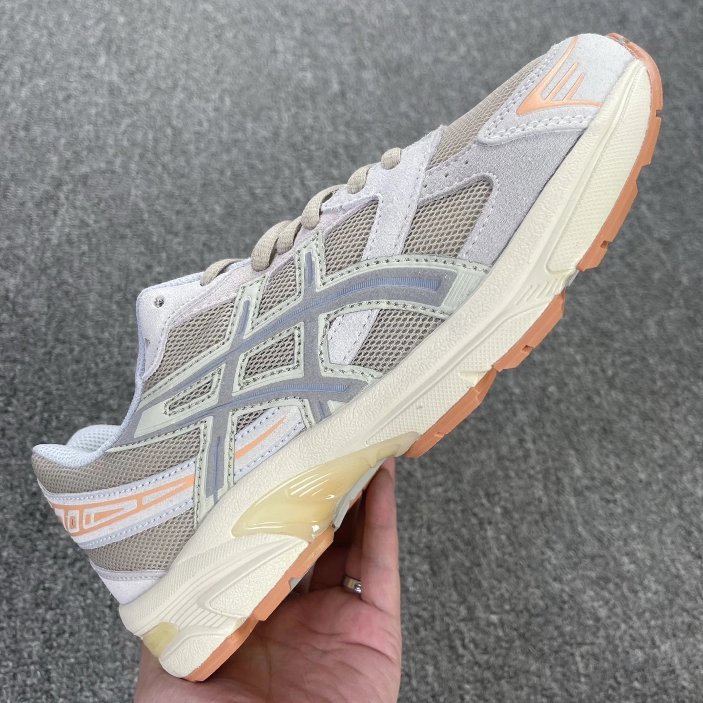beige
