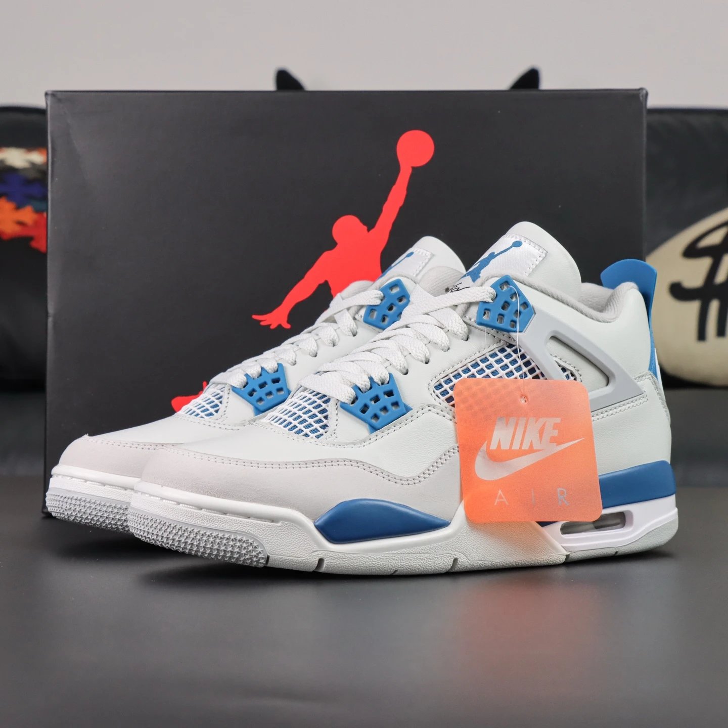 Retro White Blue
