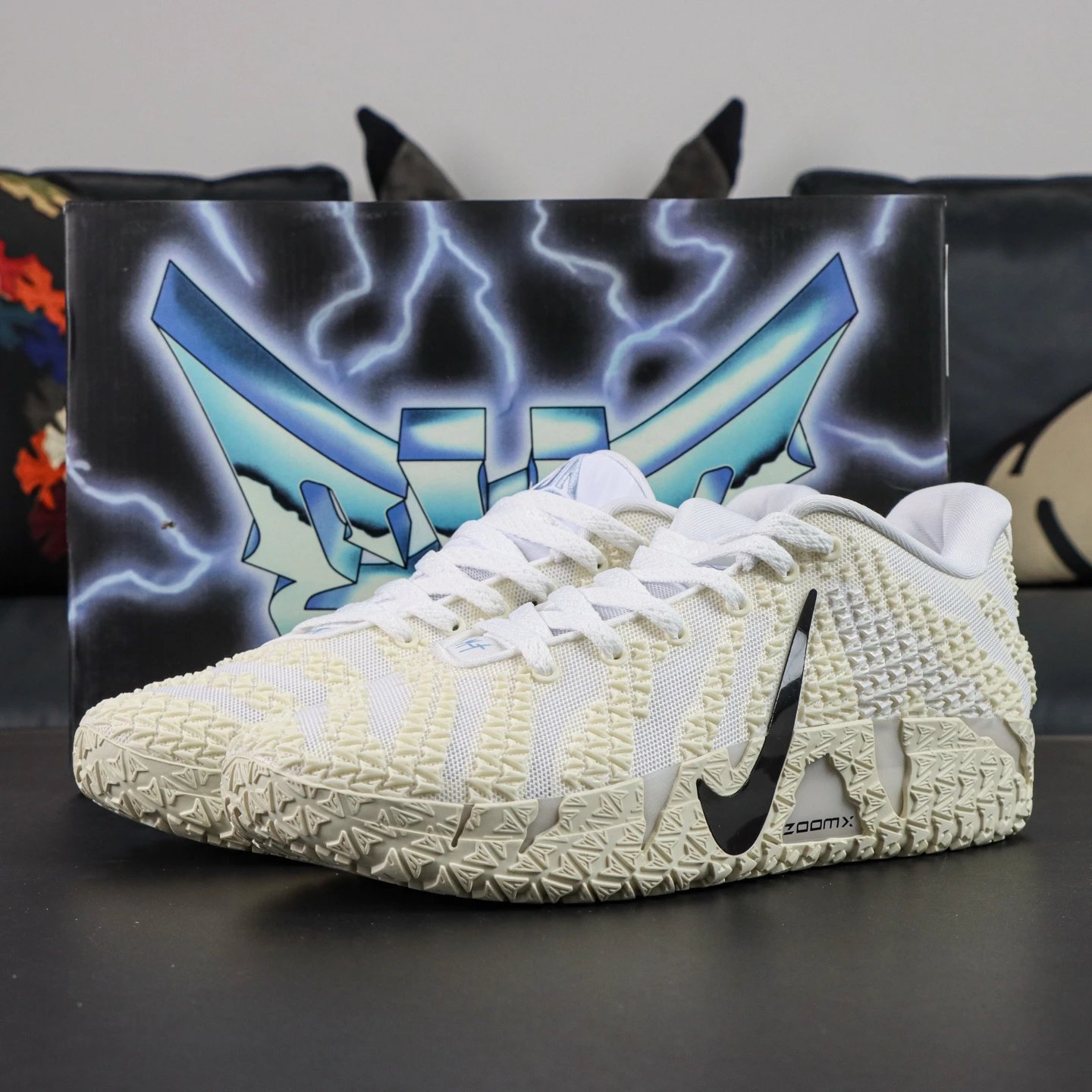 HF2794-101 Off-White