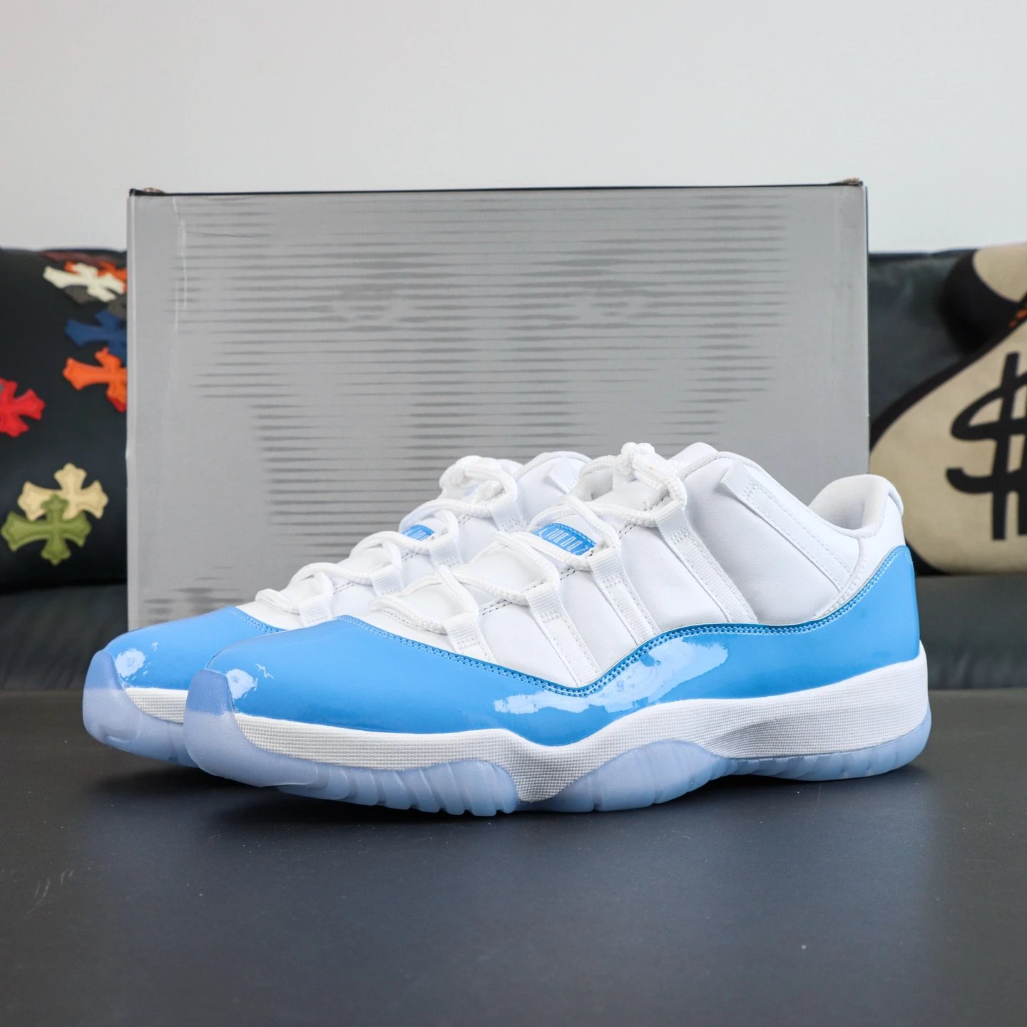 FV5104-100 White Blue 2026