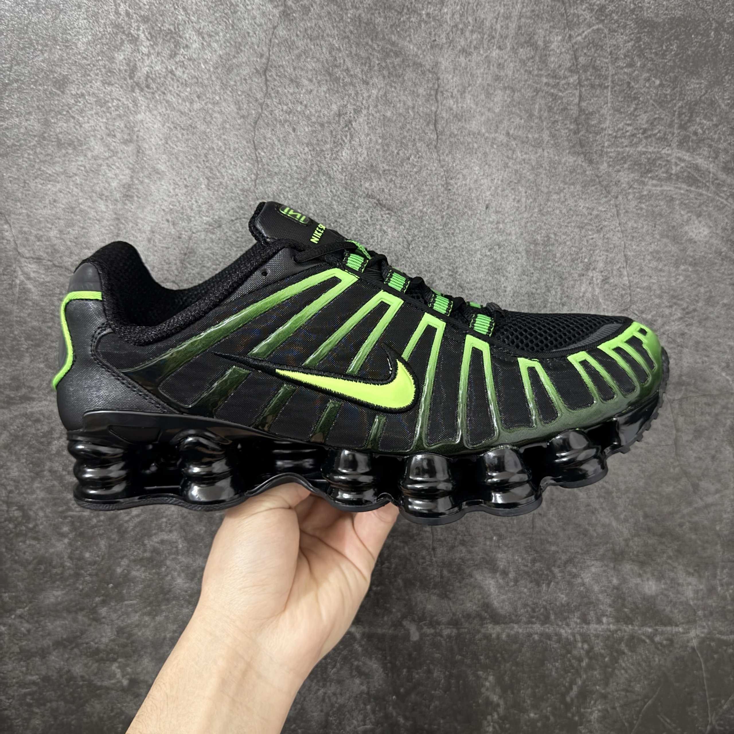 AV3595-012 Black Green