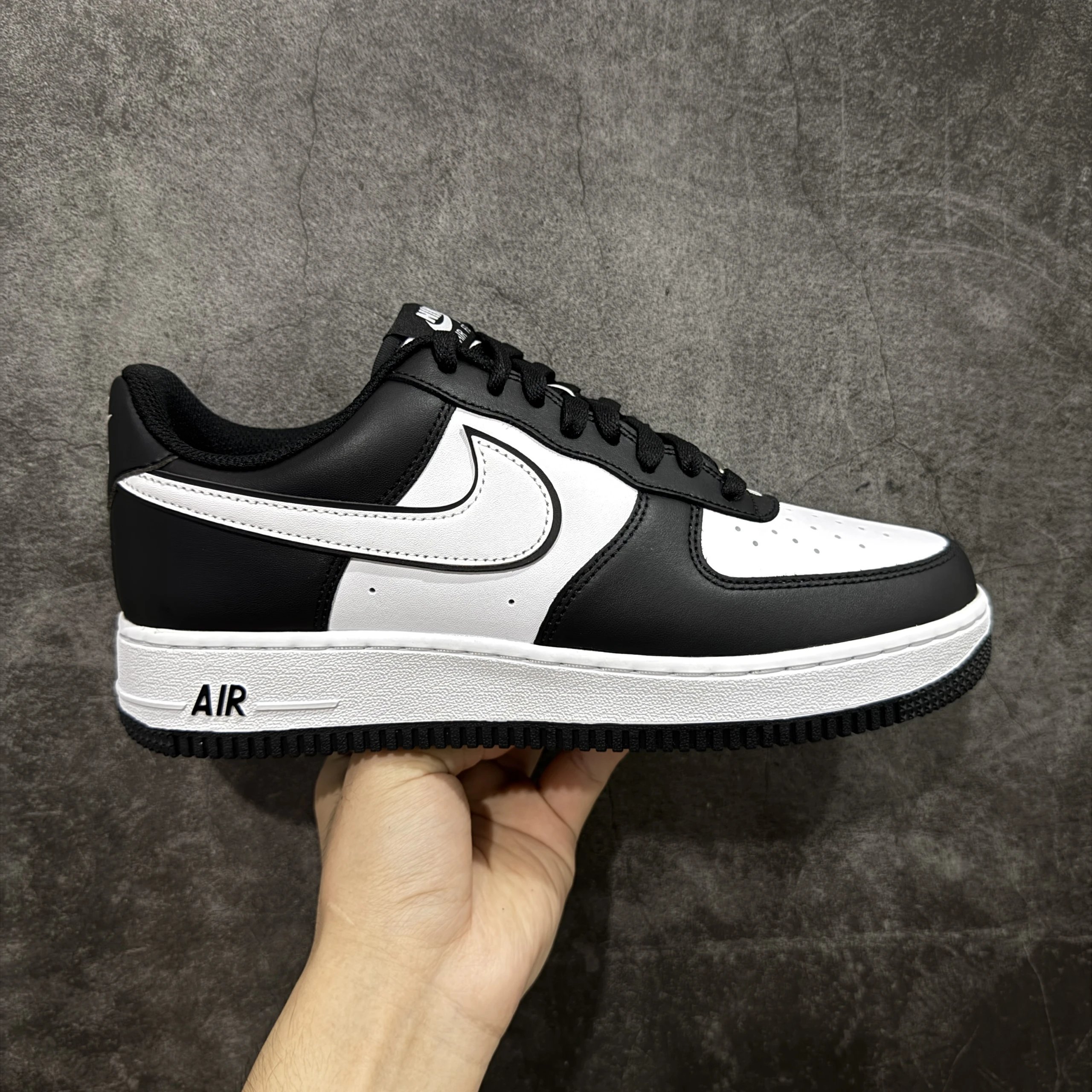 DV0788-001 White Black