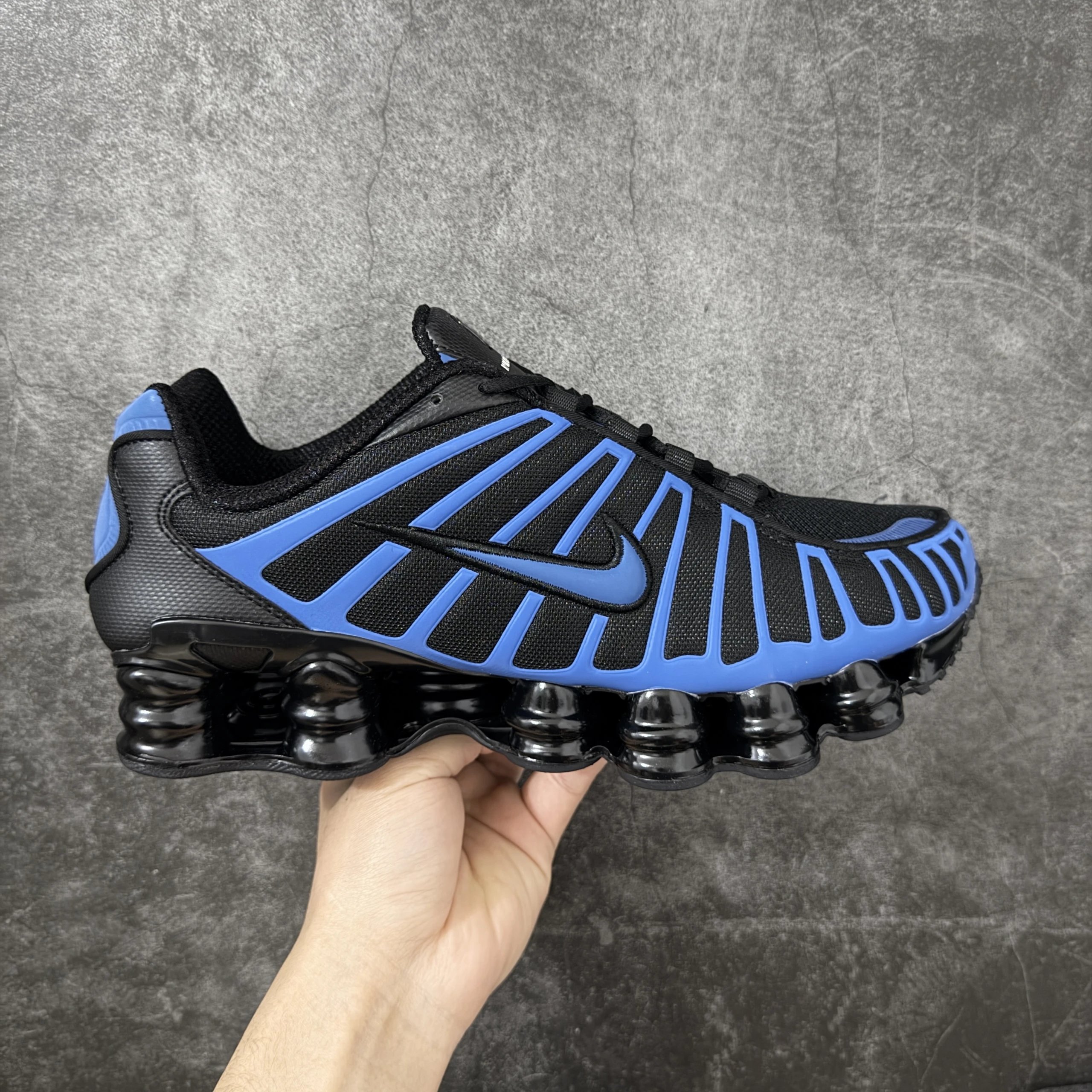 IH1338-002 Black Blue