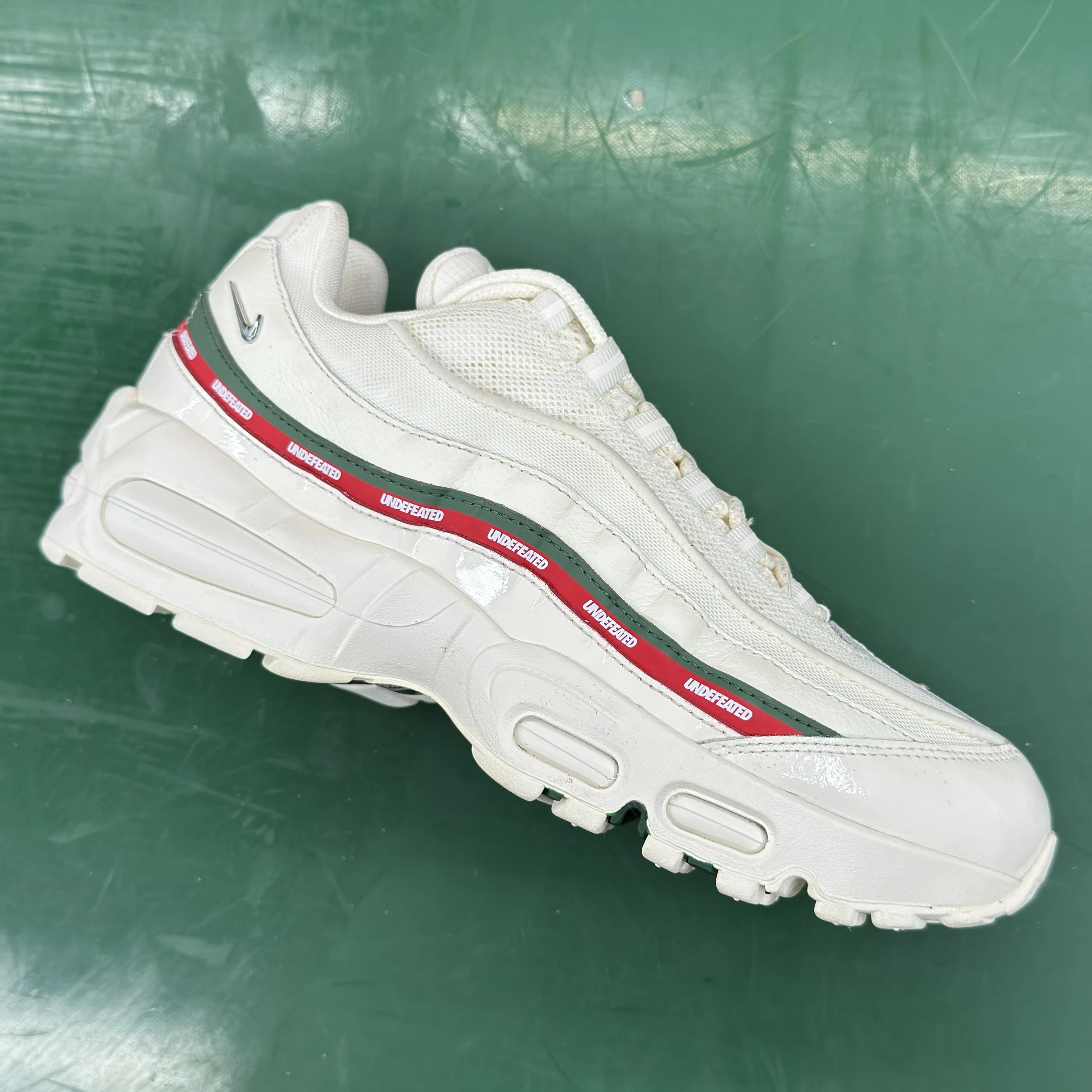 Undefeated White IB4453-100