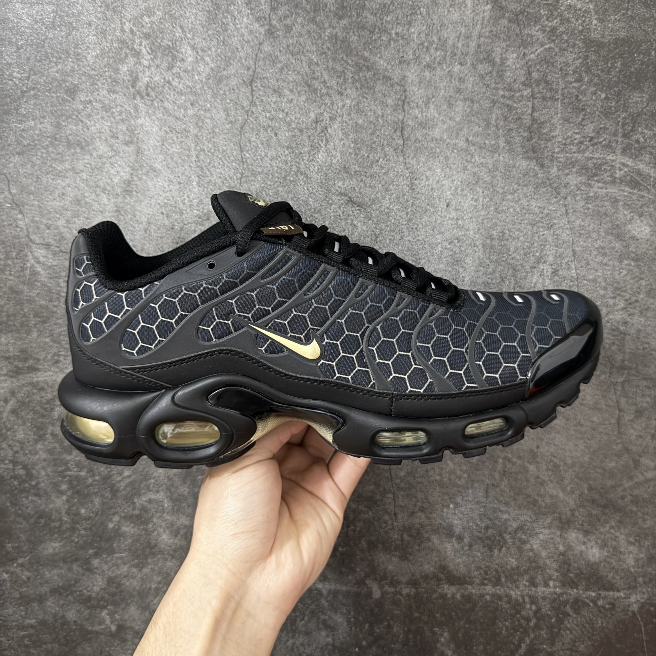 IQ0287-010 Black Brown