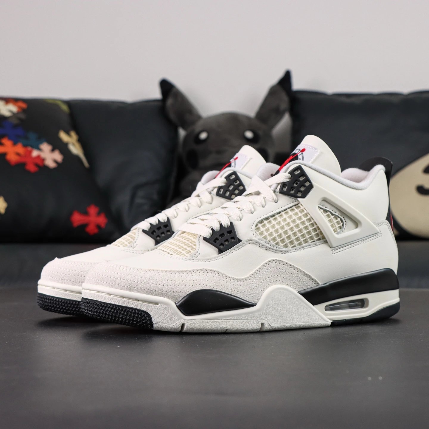 IM4002-100 White Black