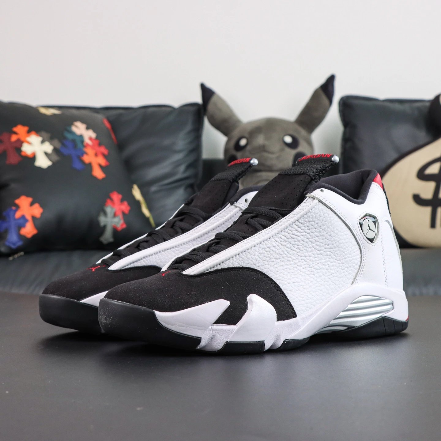 487471-160 White Black