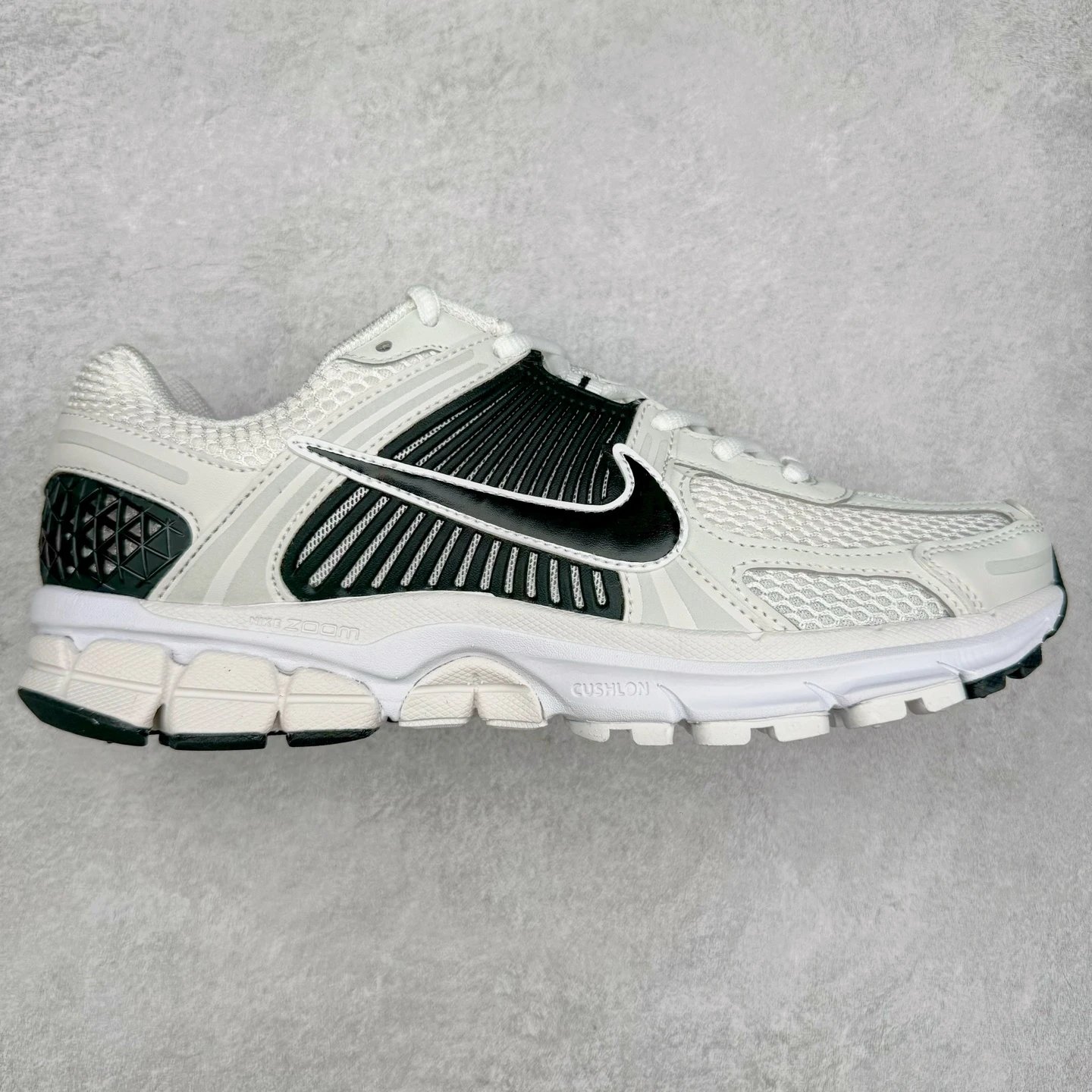 FB9149-101 White Black
