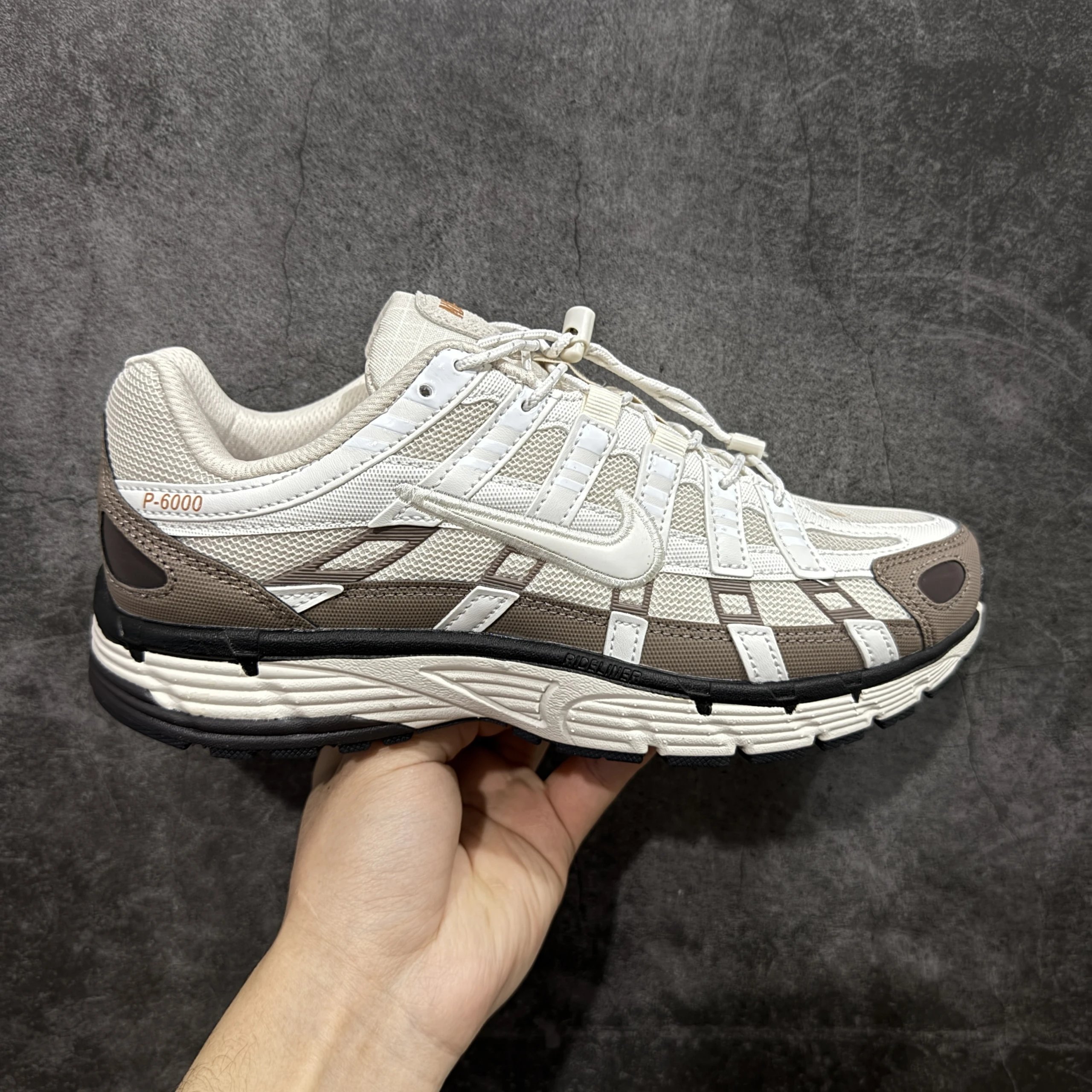 IO1904-104 White Brown