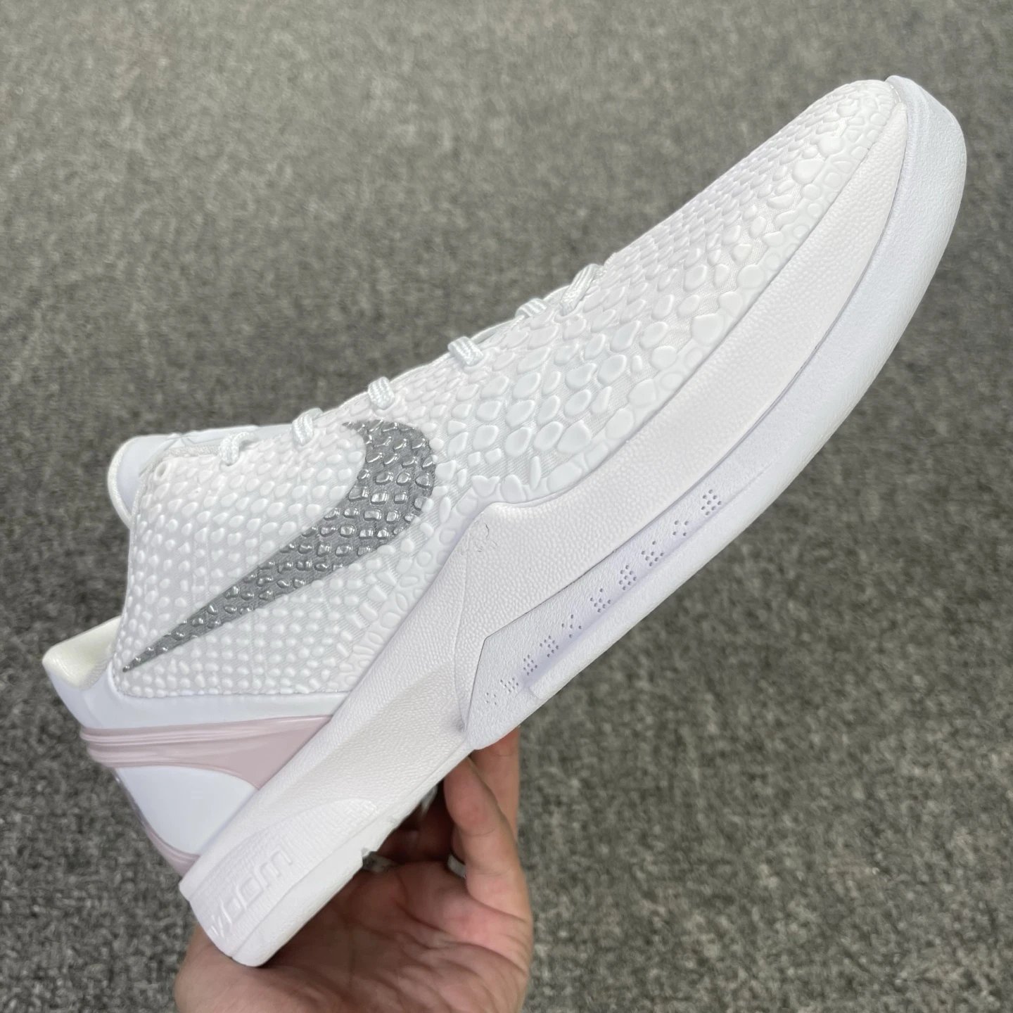 D05079-021 Pure White Grey Swoosh
