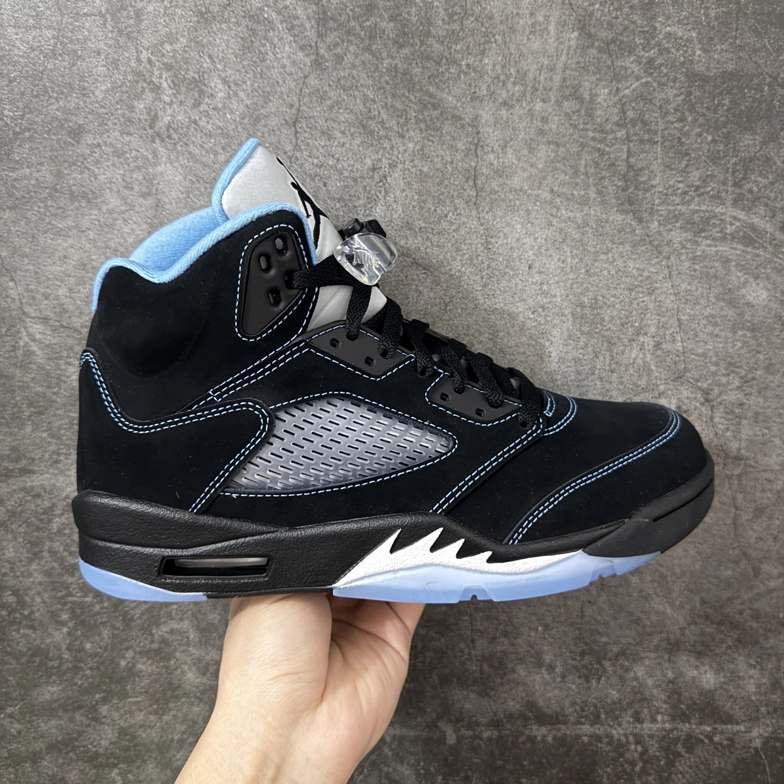 DD0587-008 Black/Blue