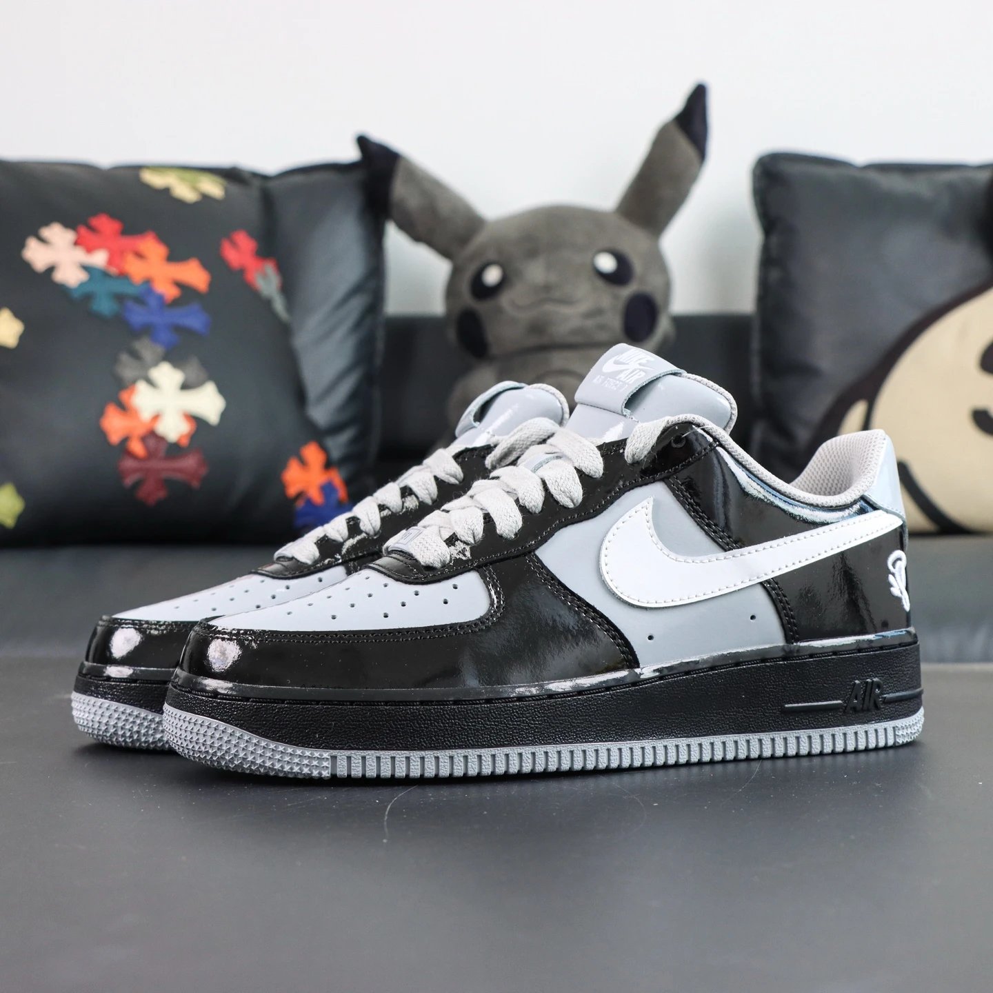 IO9974-010 Black, White, Gray