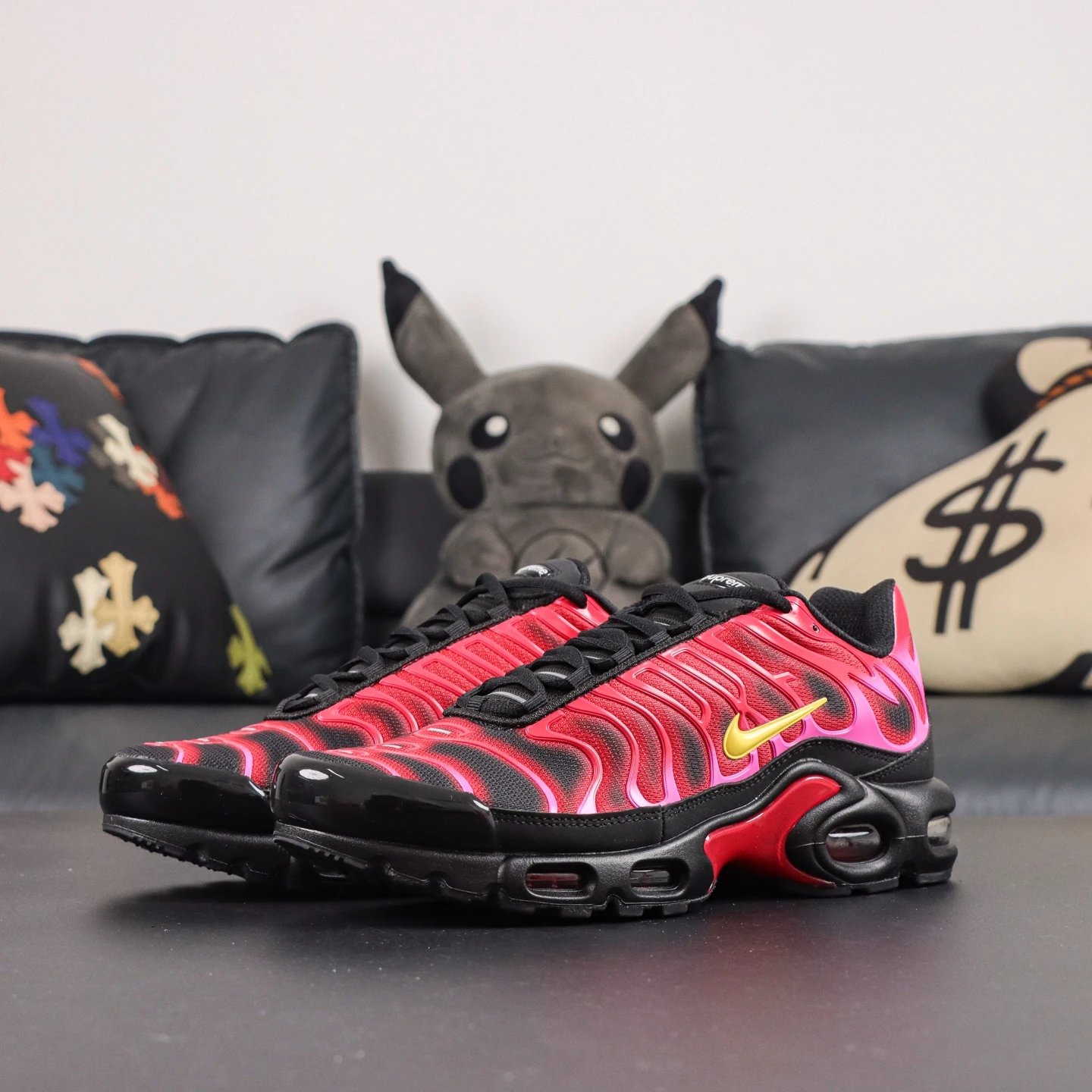 DA1472-600 Black Red