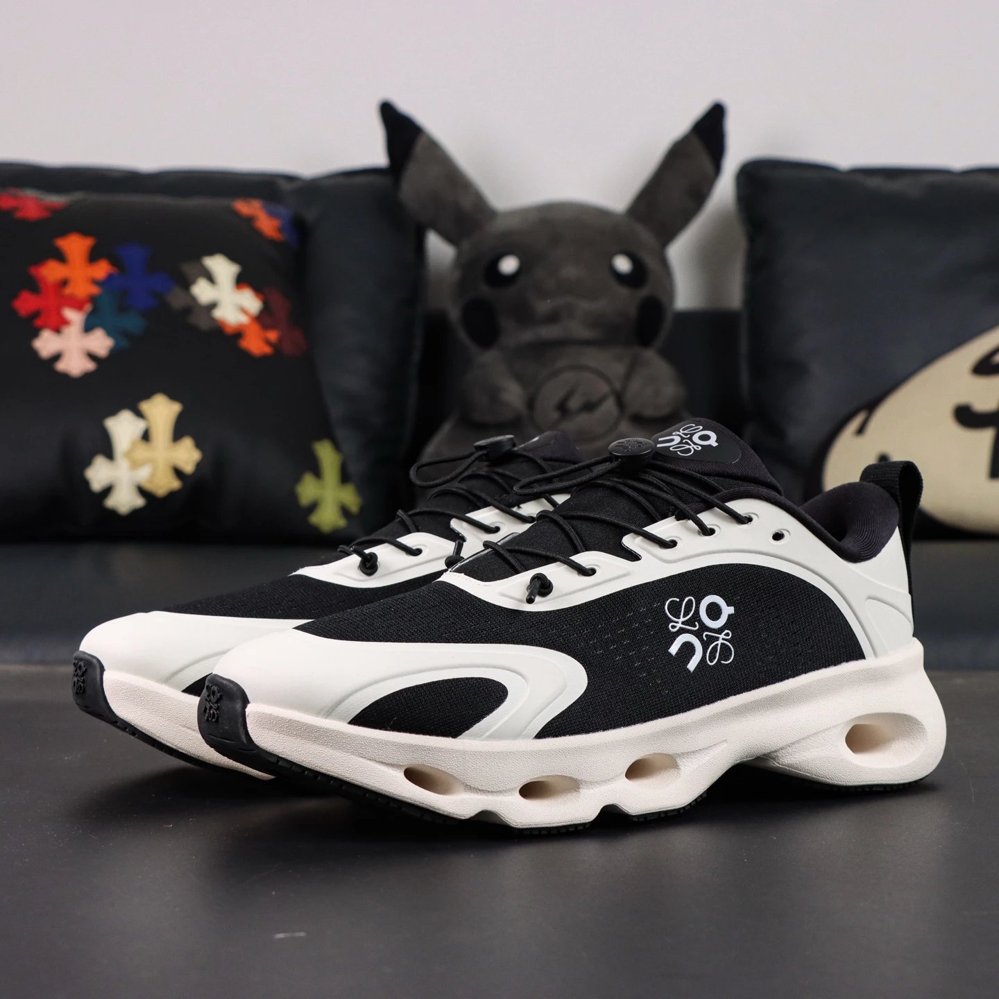 3MF30664605 Black and White