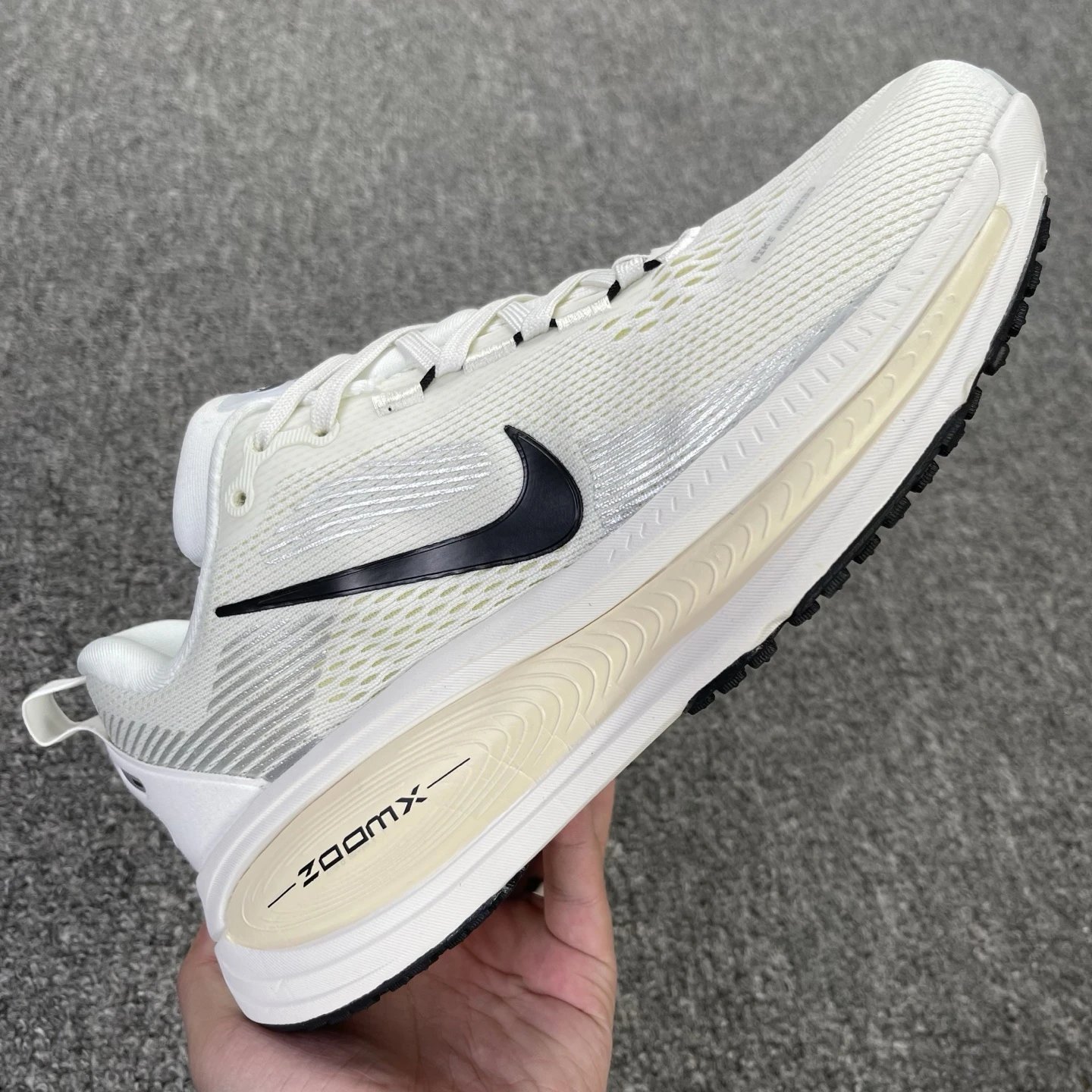 HM6804-101 White