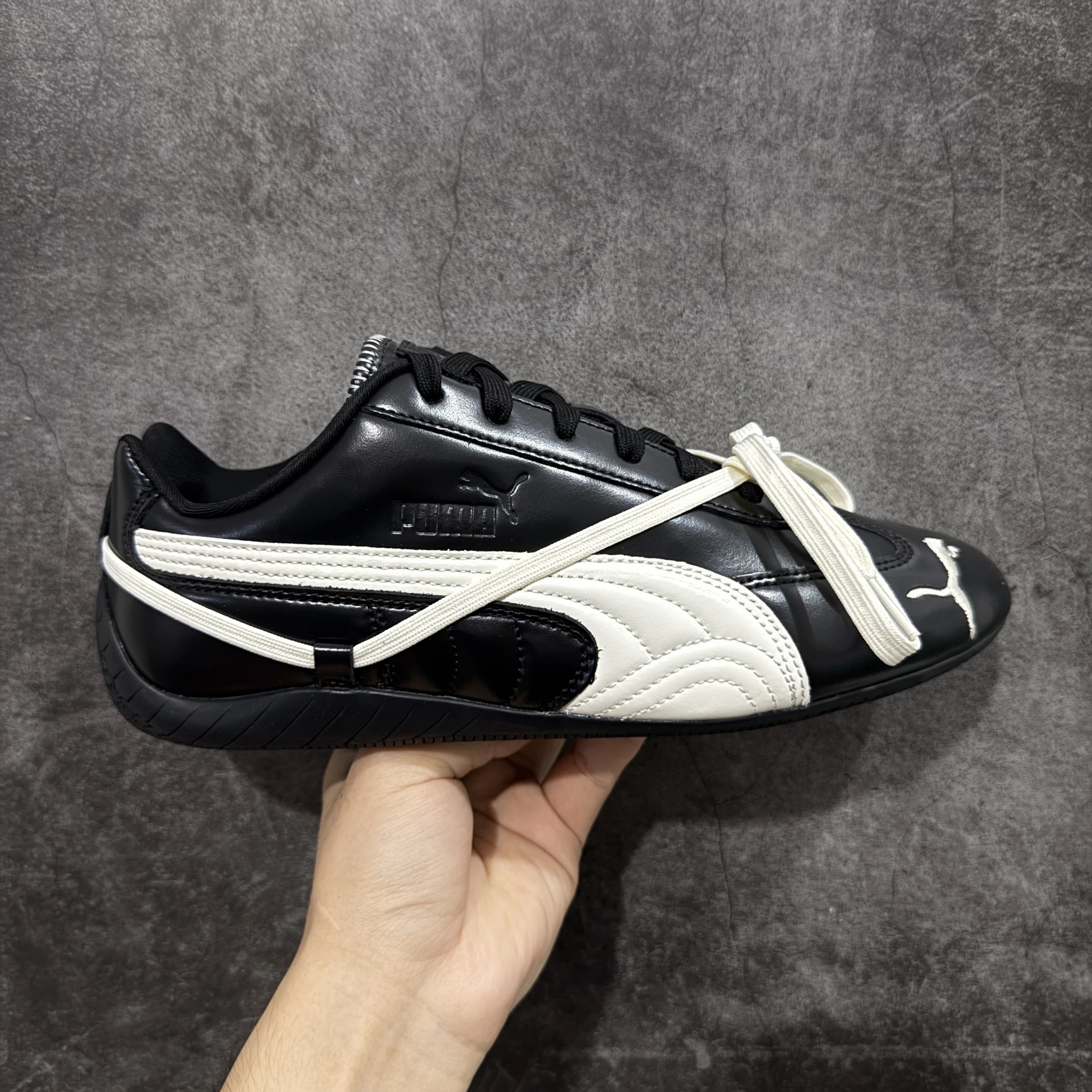 404391-01 Black Leather Surface