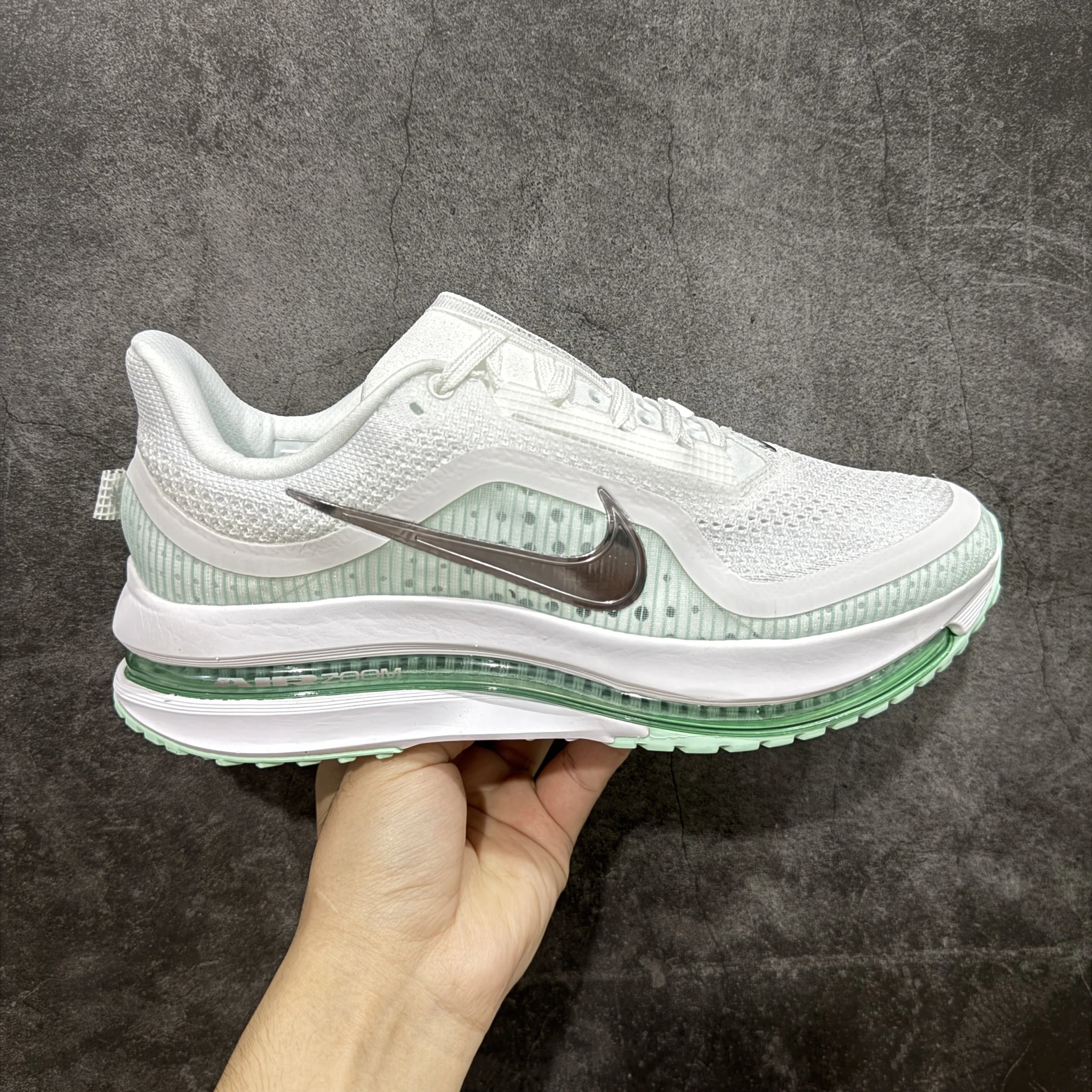【HQ2593-103】 White Green