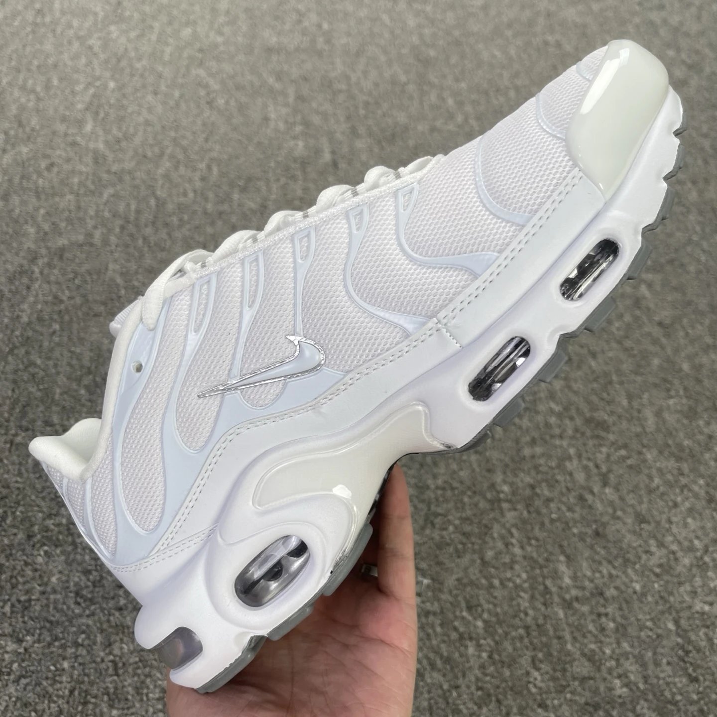 604133-139 White