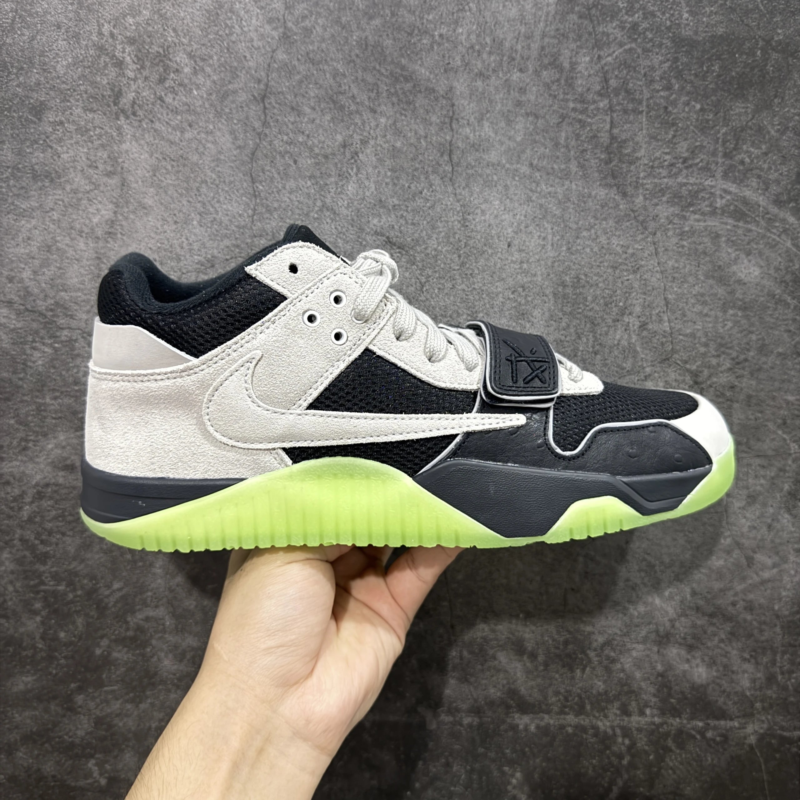IH7971-001 Black-Green