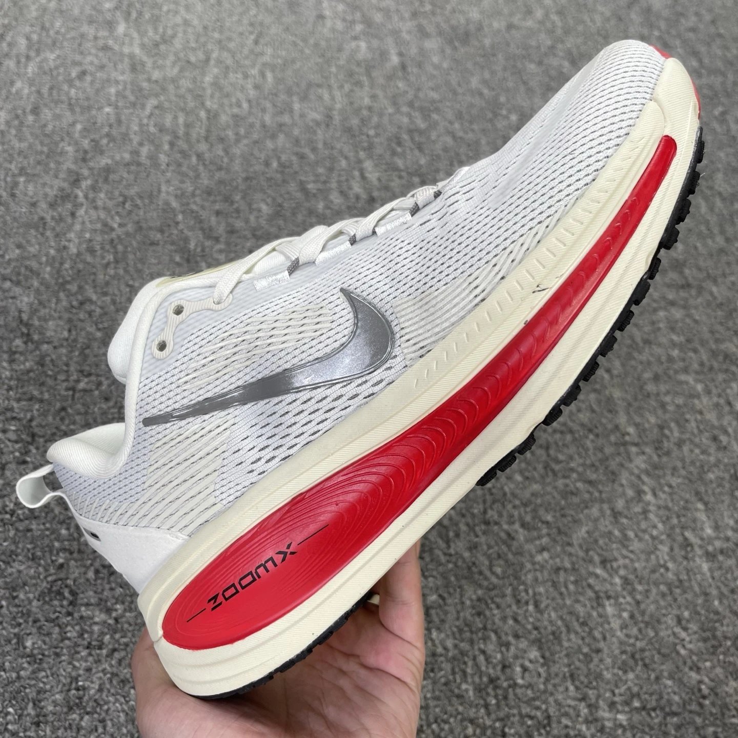 HM6803-001 White Red