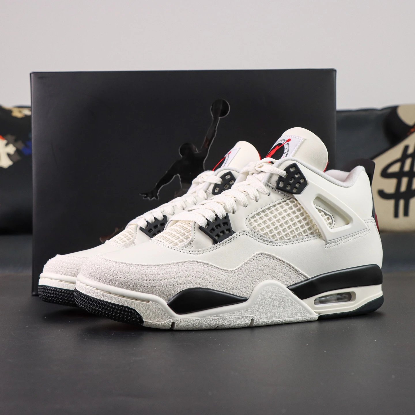 IM4002-100 AJ4 Black White Red