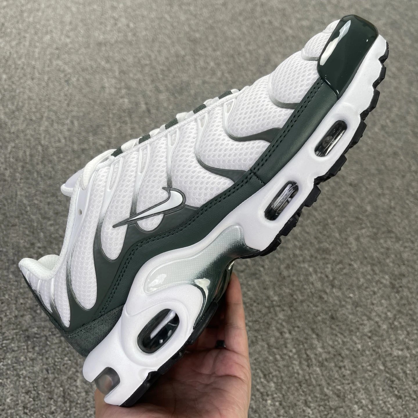 FV6057-100 White Green