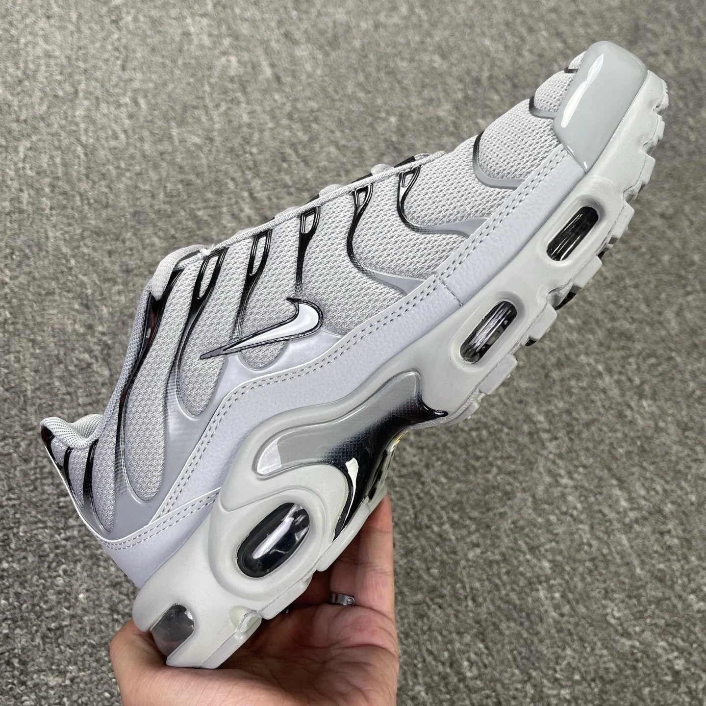 852630-021 Grey