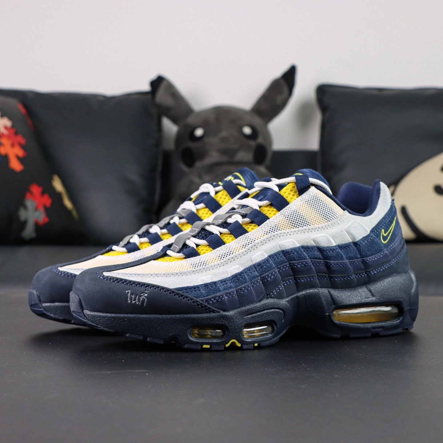 HQ8492-400 Blue and White