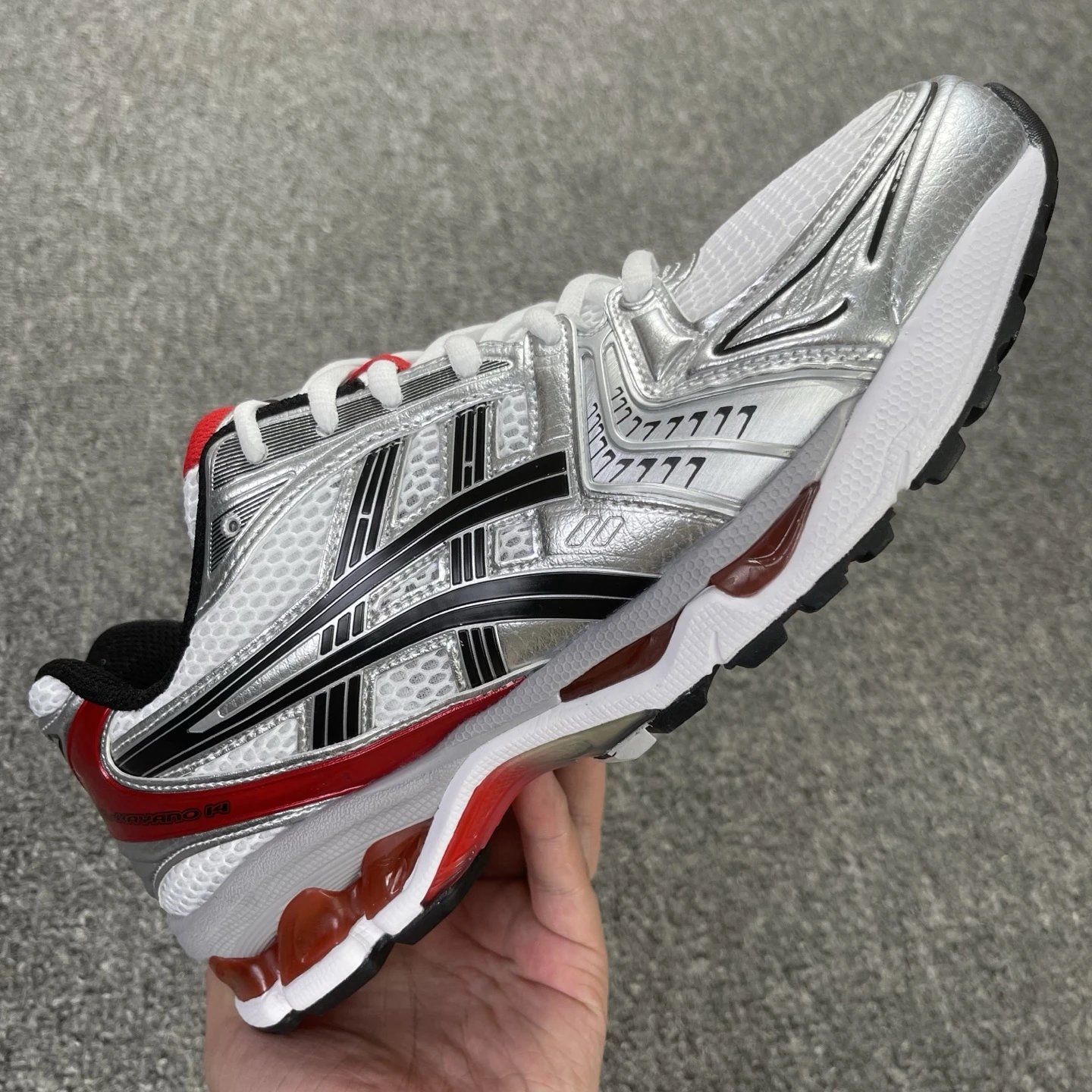 1201A019-103 White and Red