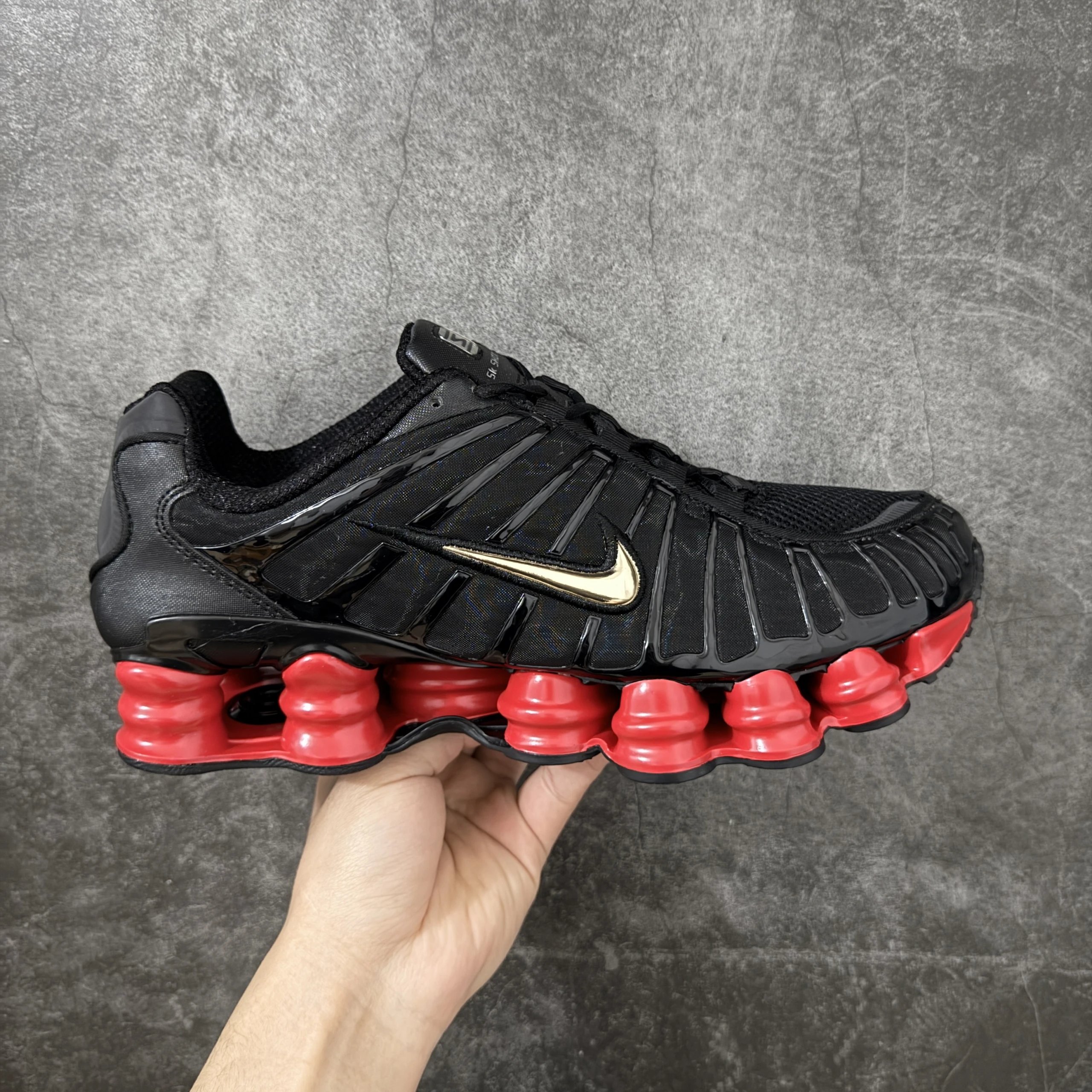 CI0987-001 Black Red