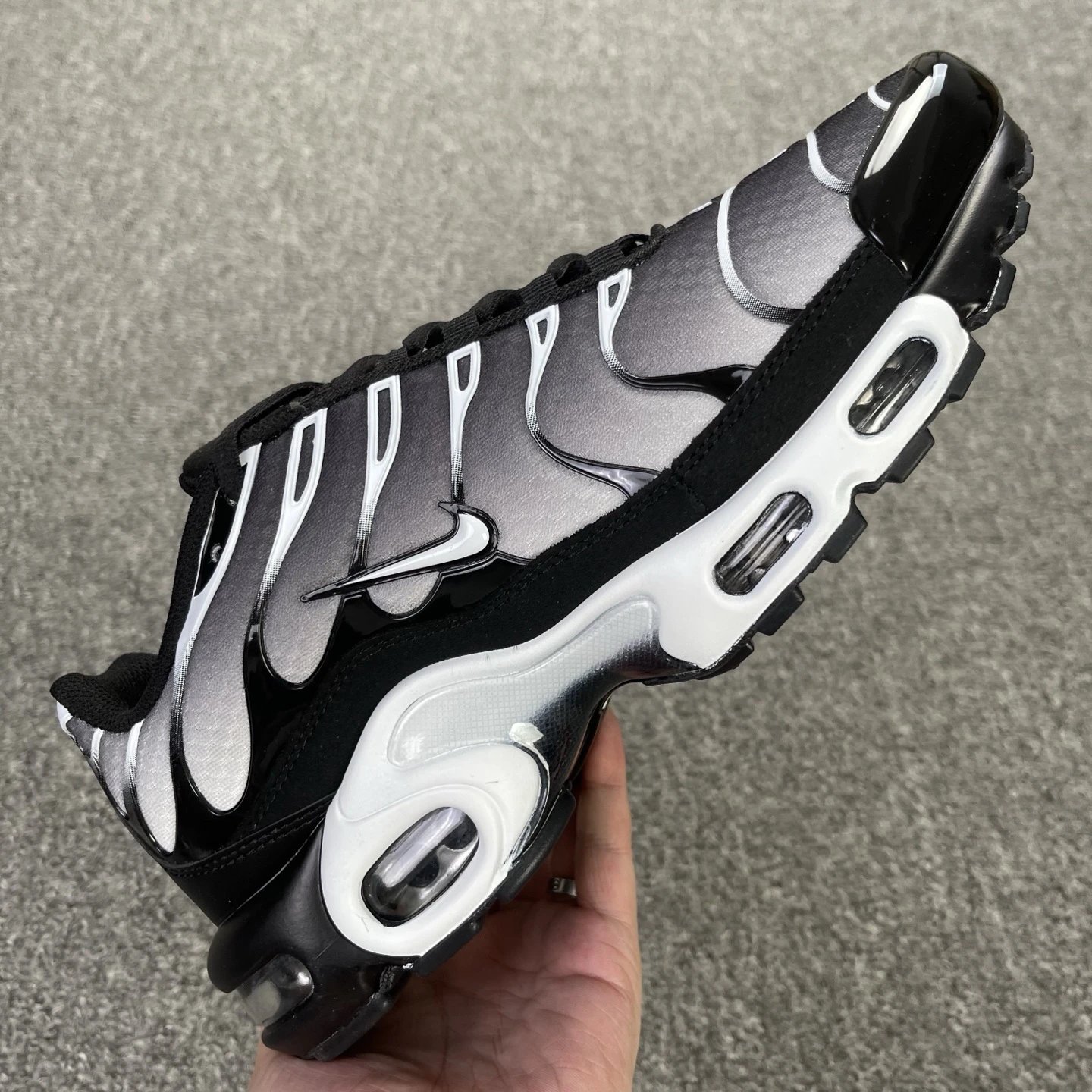 DM0032-003 Black Silver