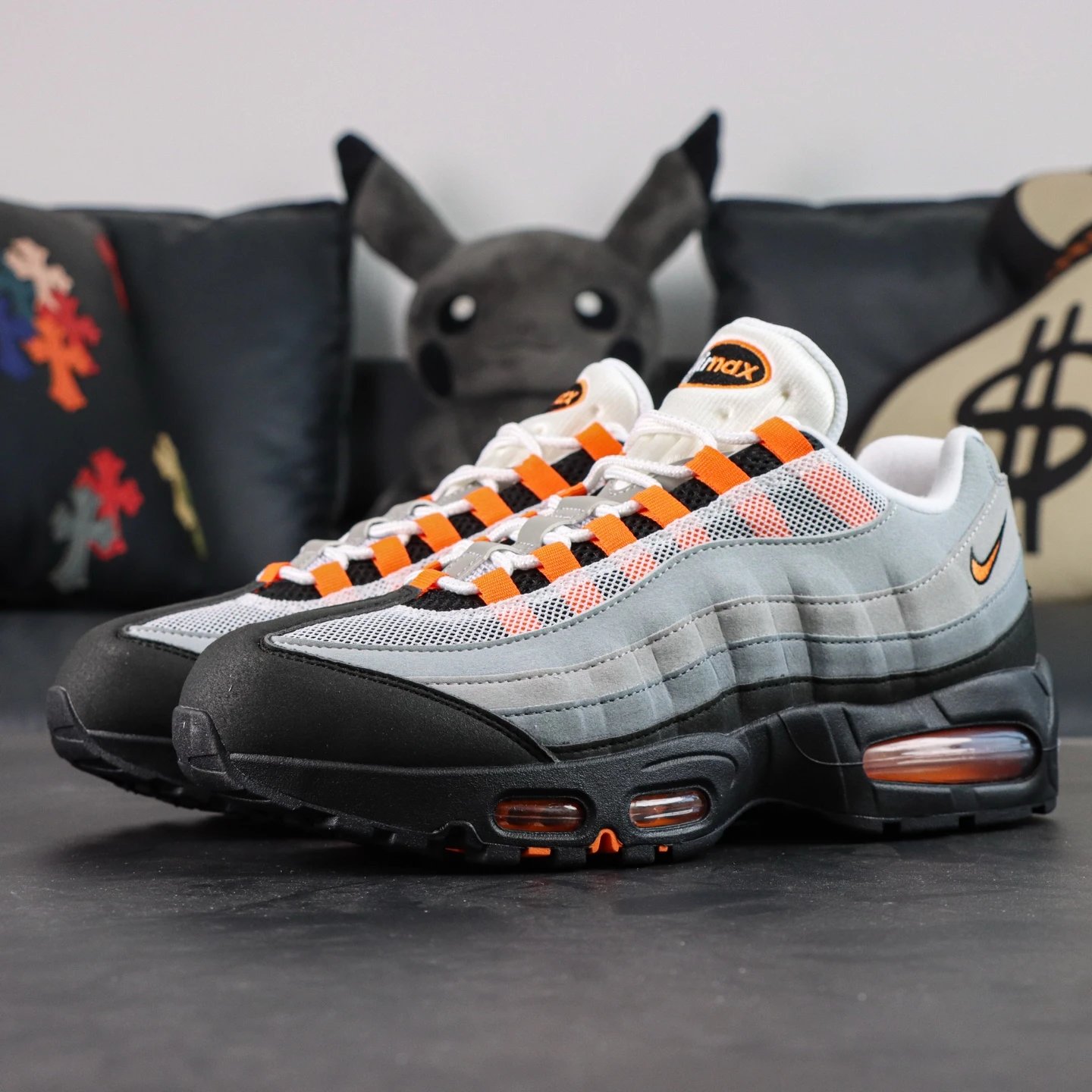 HM4740-005 Black Orange