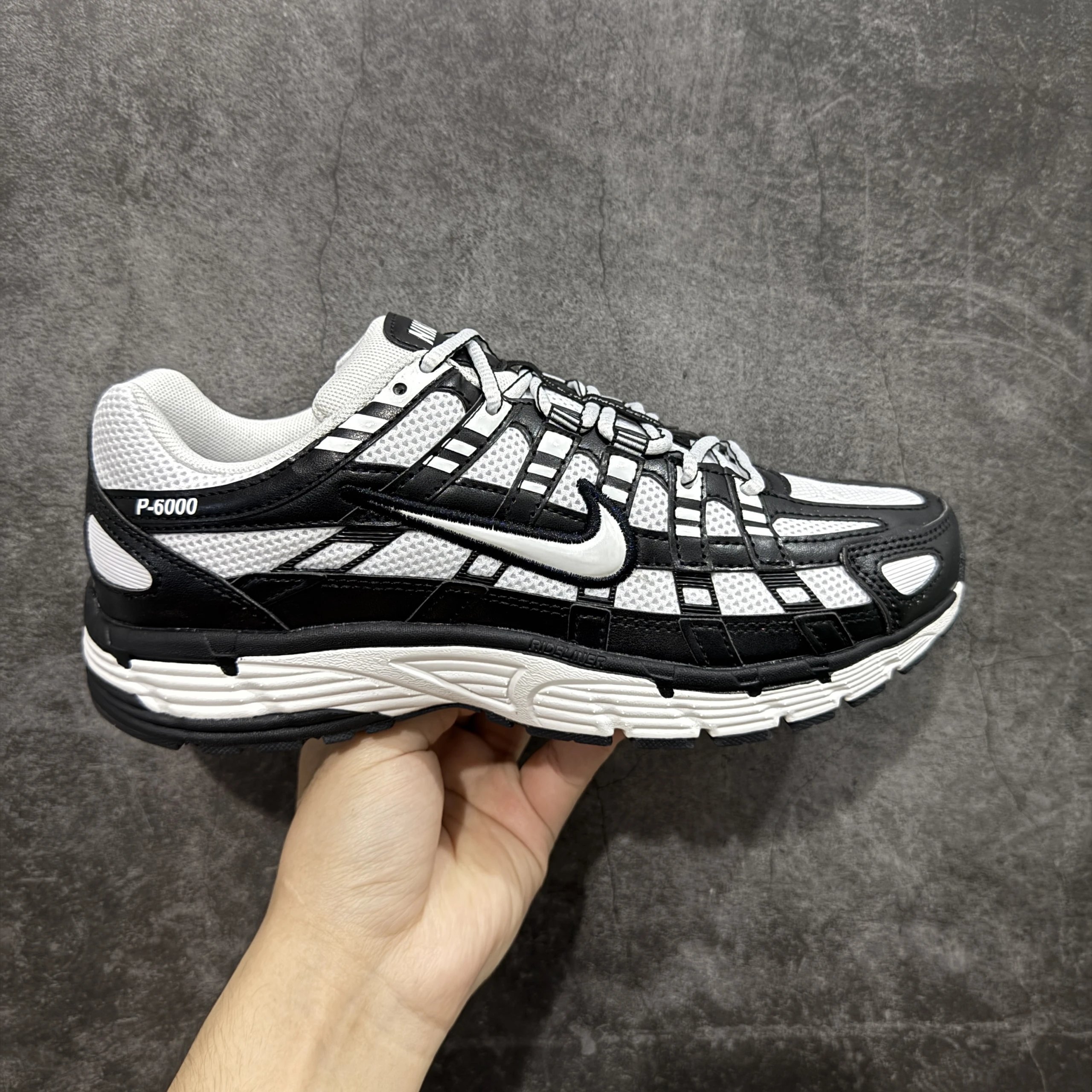 BV1021-011 Black White