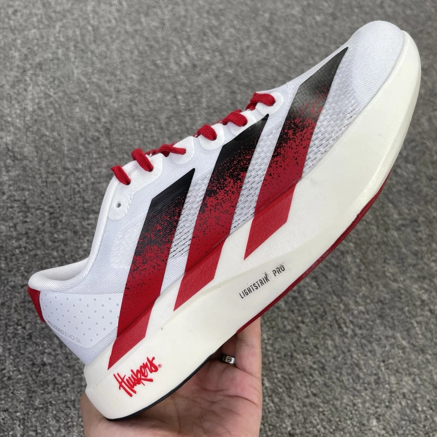 JQ4576 white and red color scheme