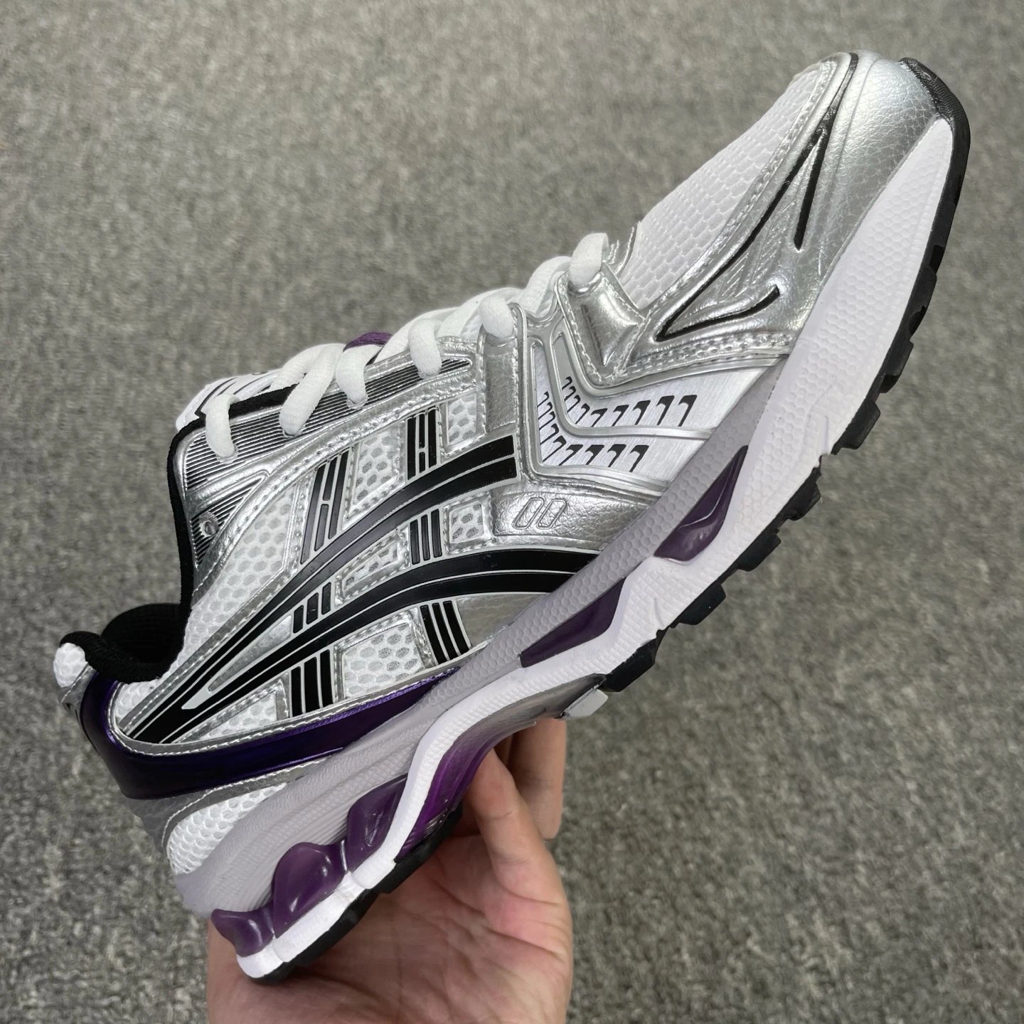 1202A056-111 White Purple