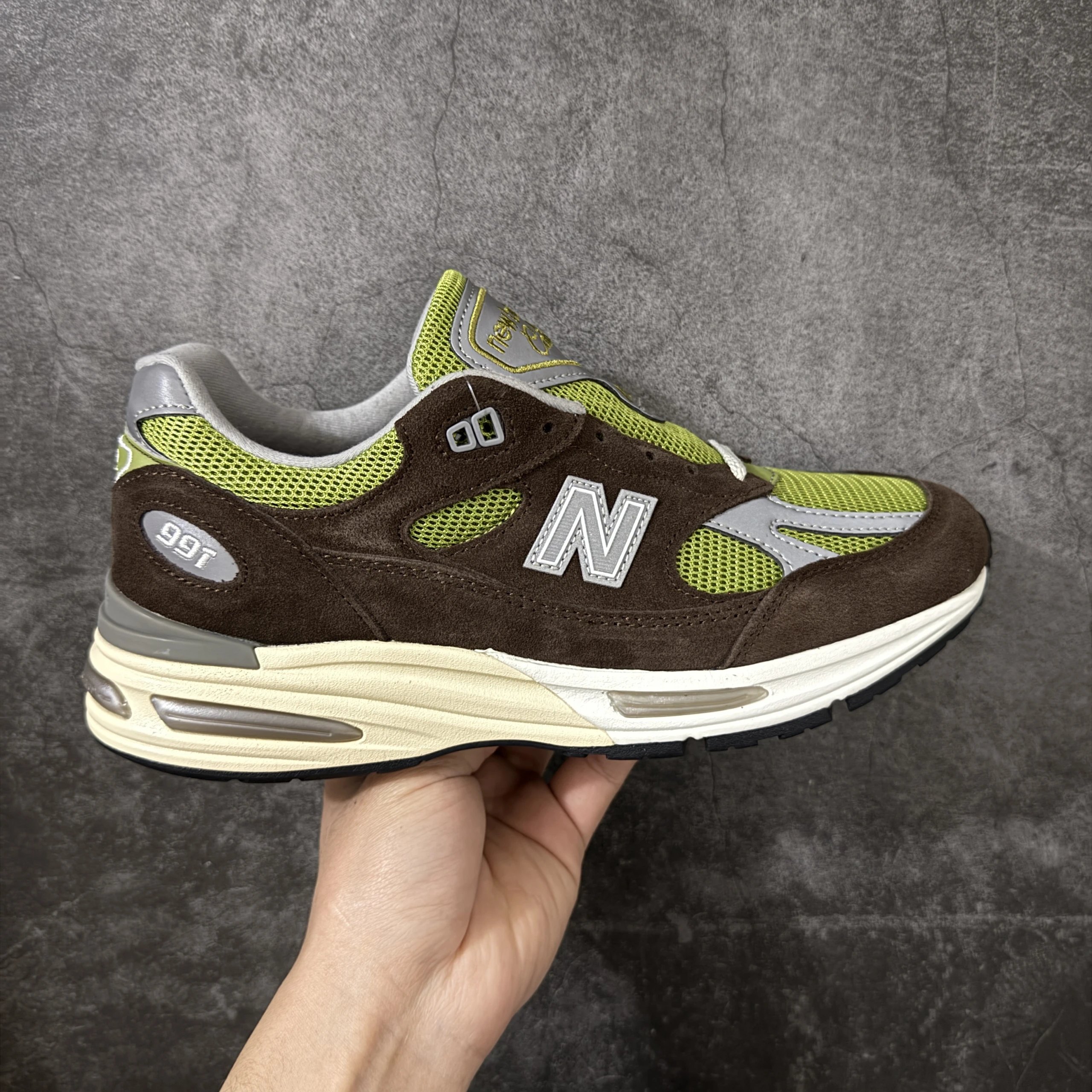 U991CK2 Brown Green