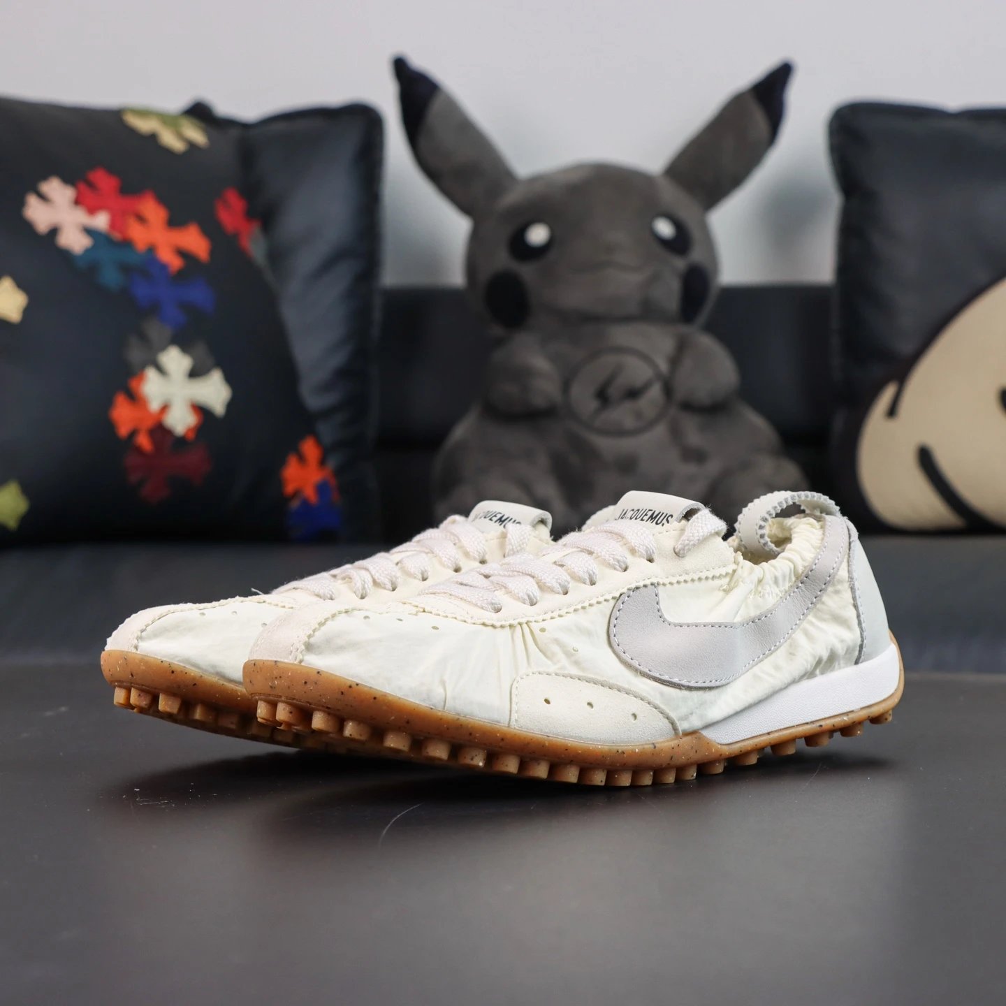 HV8547-002 White