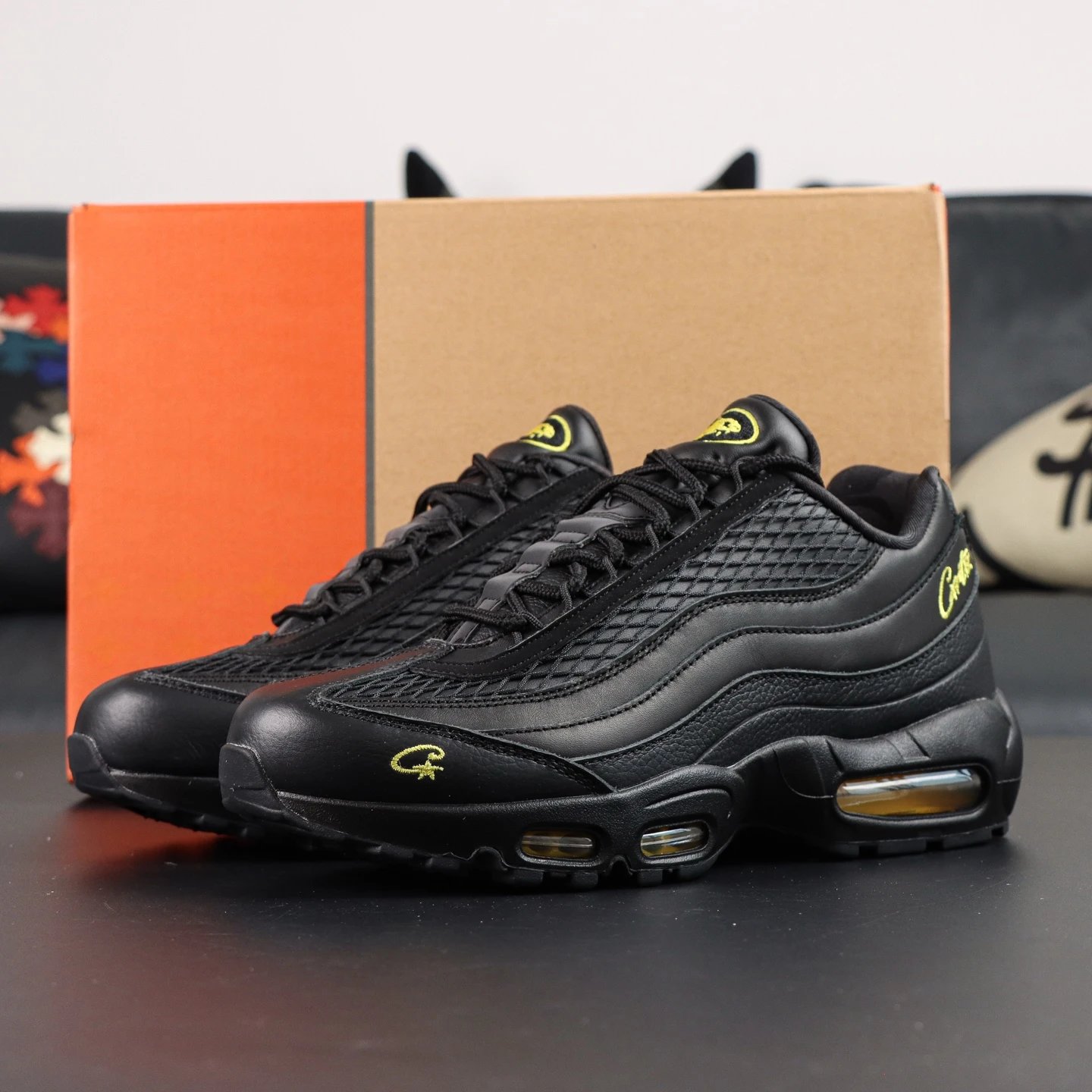 [FB2709-003] Collaboration Black Yellow