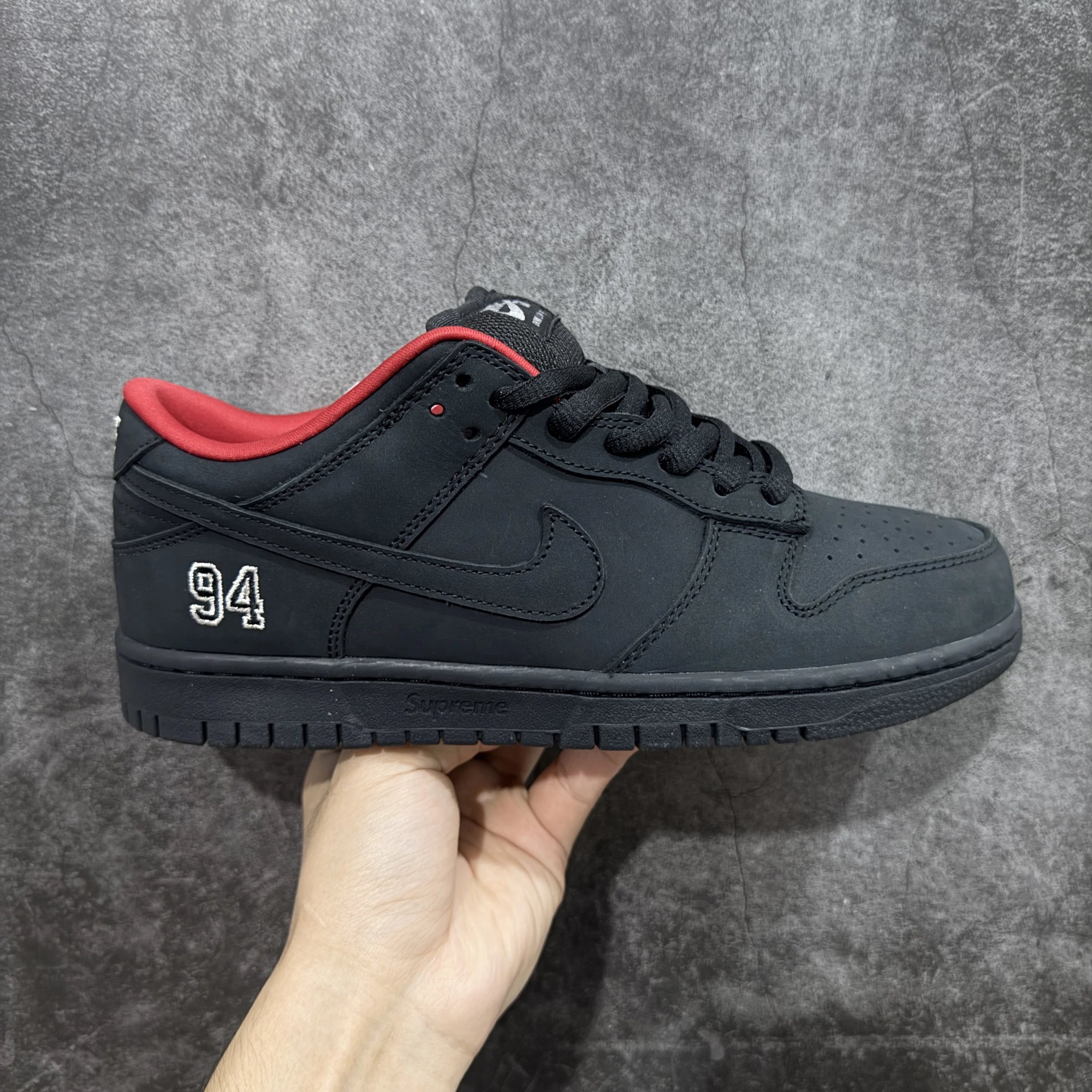 HQ8487-001 Europe Exclusive Black