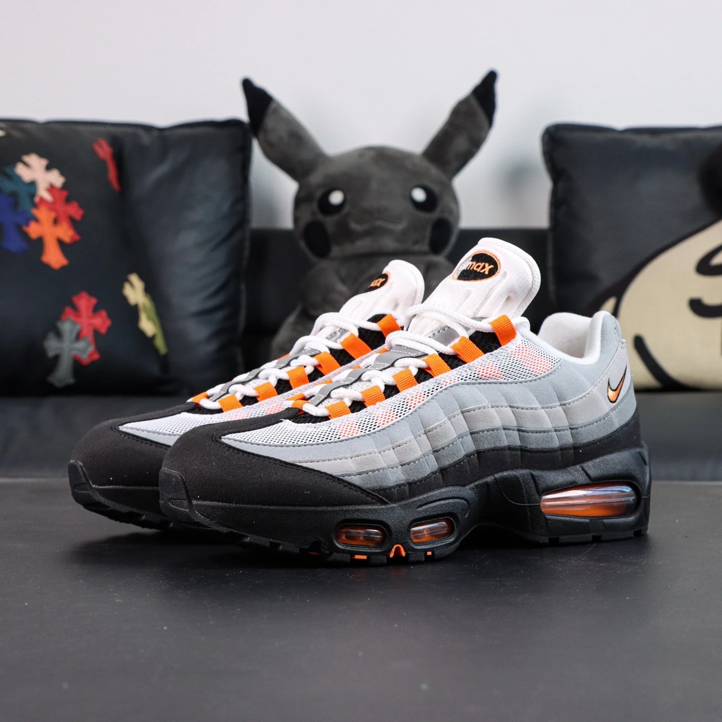 HM4740-101 Black Orange