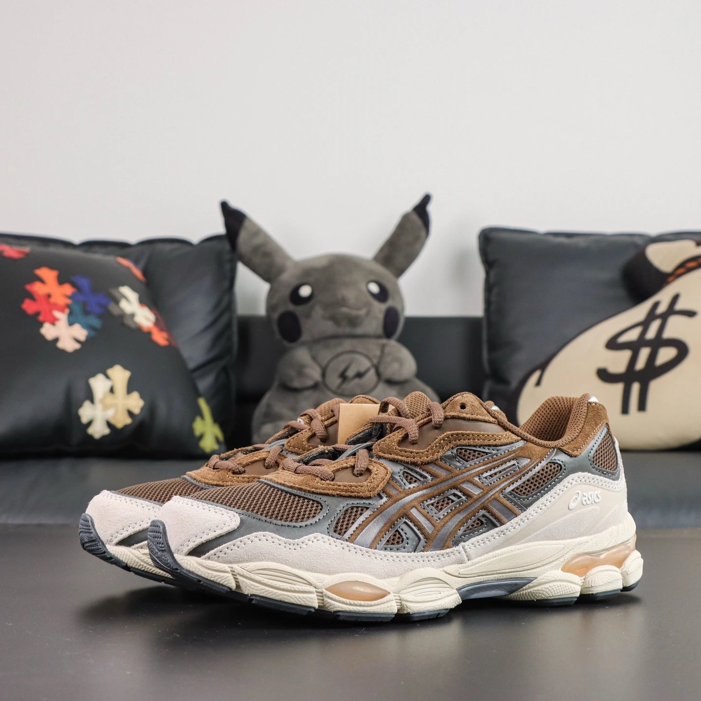 1203A383-201 Brown White