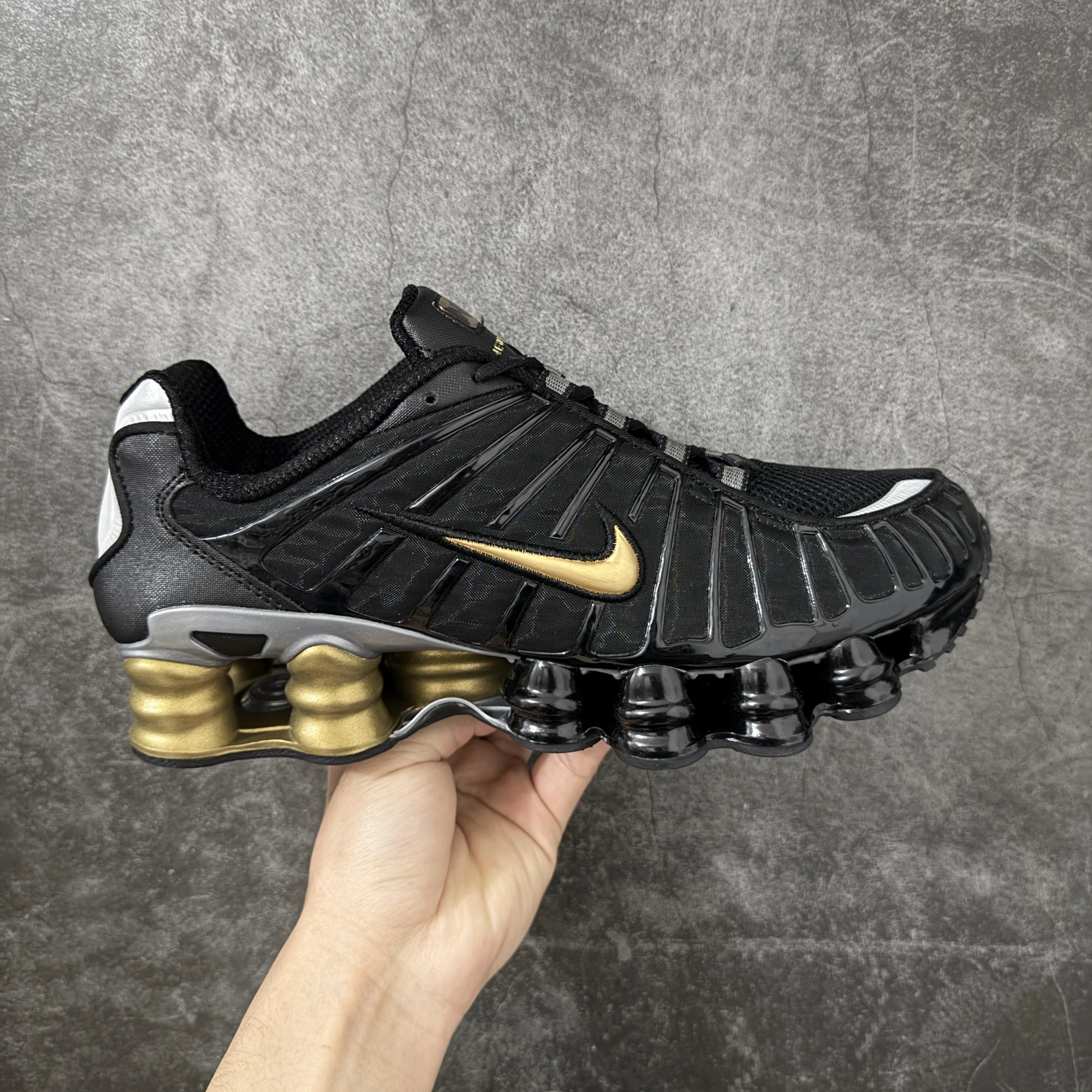 BV1388-001 Black Gold