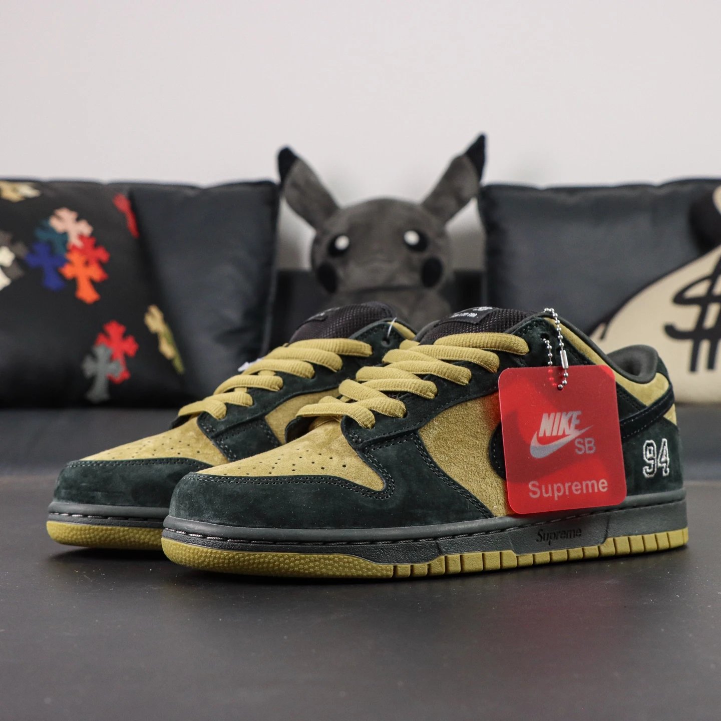HQ8487-300 Europe Exclusive Black/Yellow