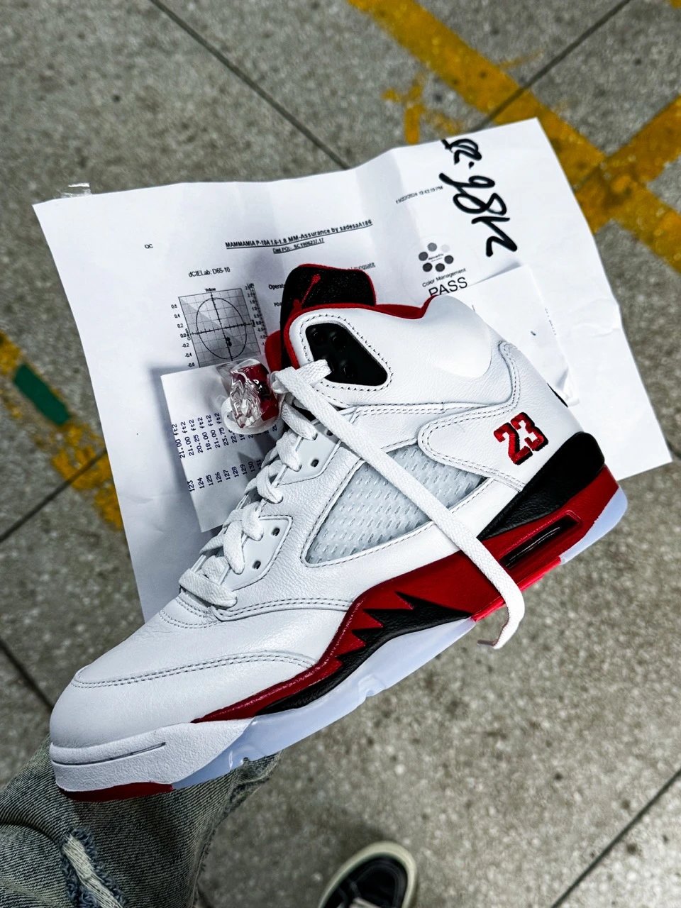 [J5 Fire Red] HQ7978-101