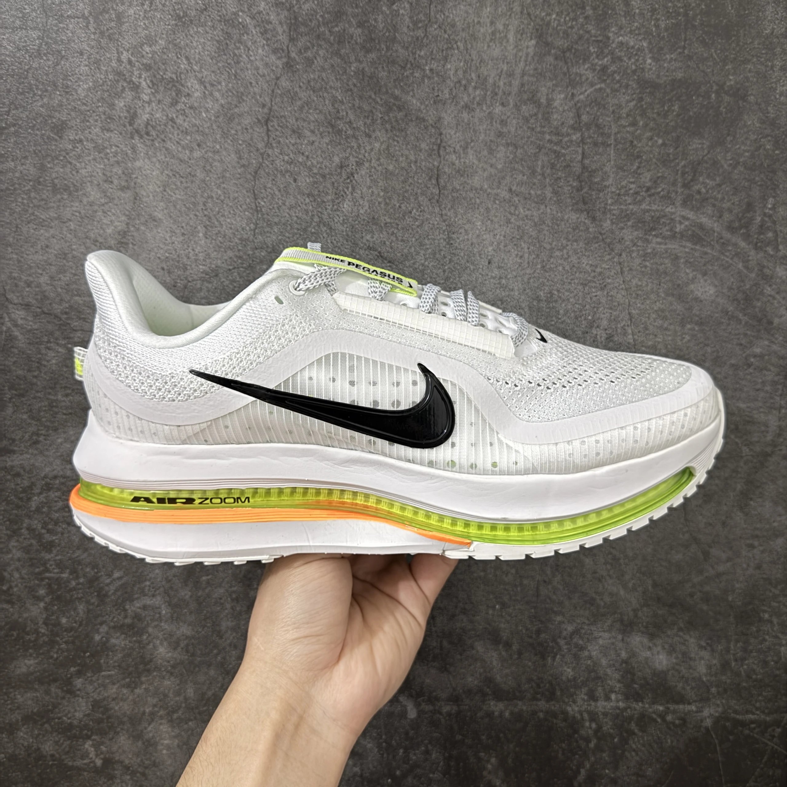HQ2592-105 White