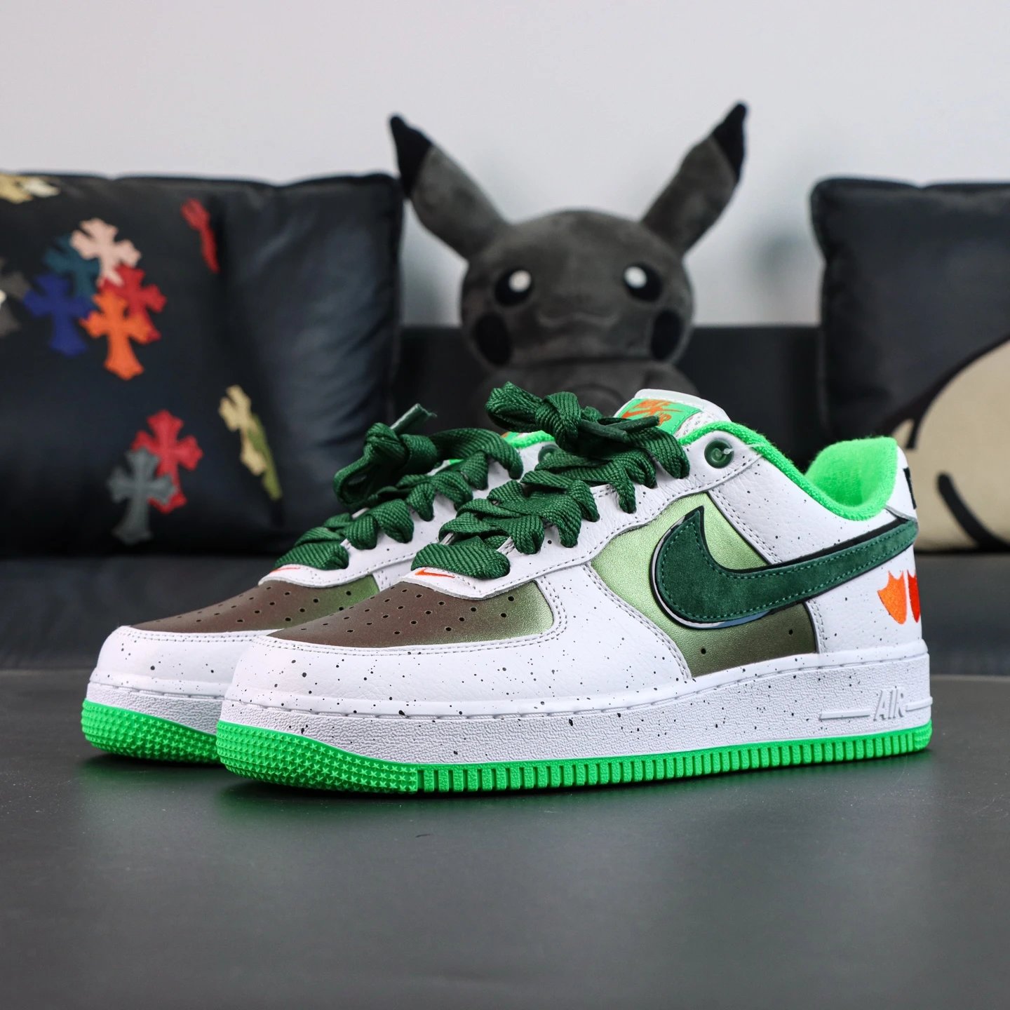 IU7613-100 White Green