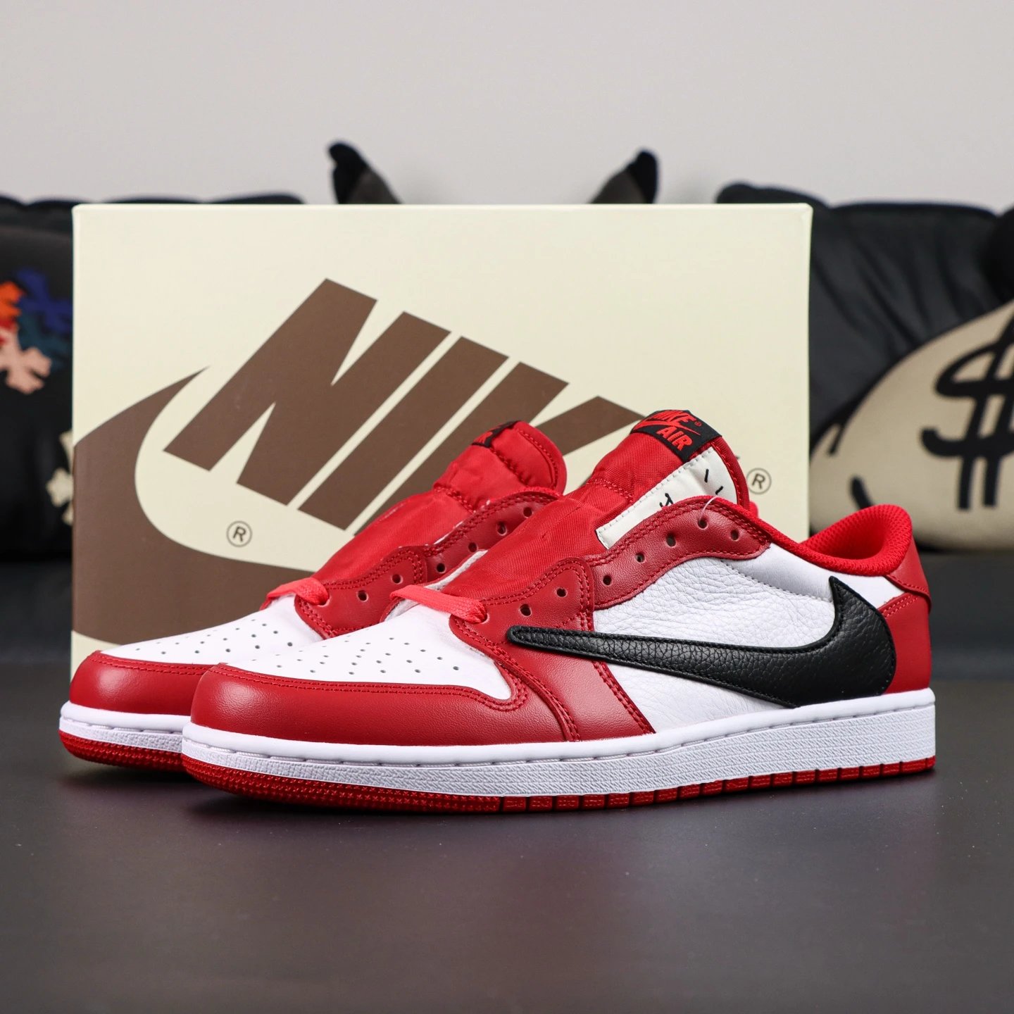 Customized white and red hook DM7866-101