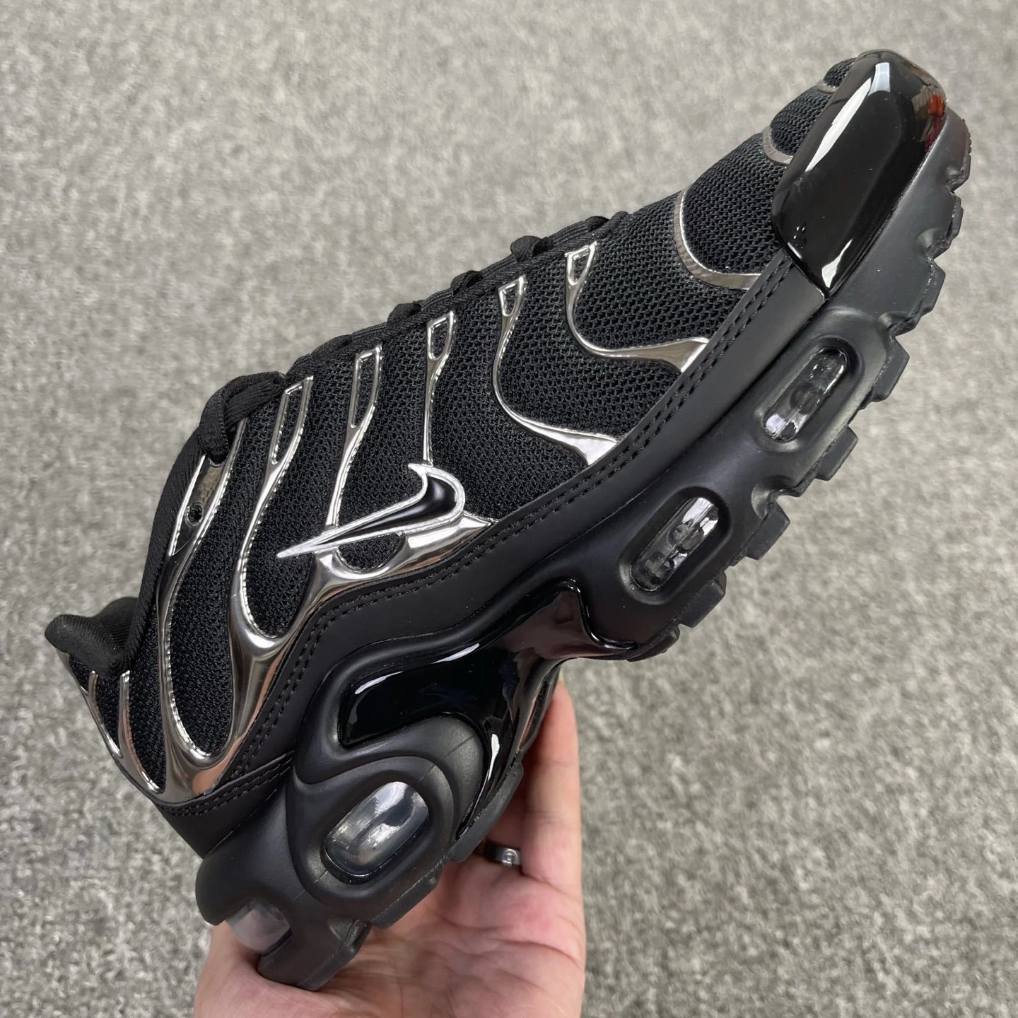HJ9743-001 Black Liquid Silver