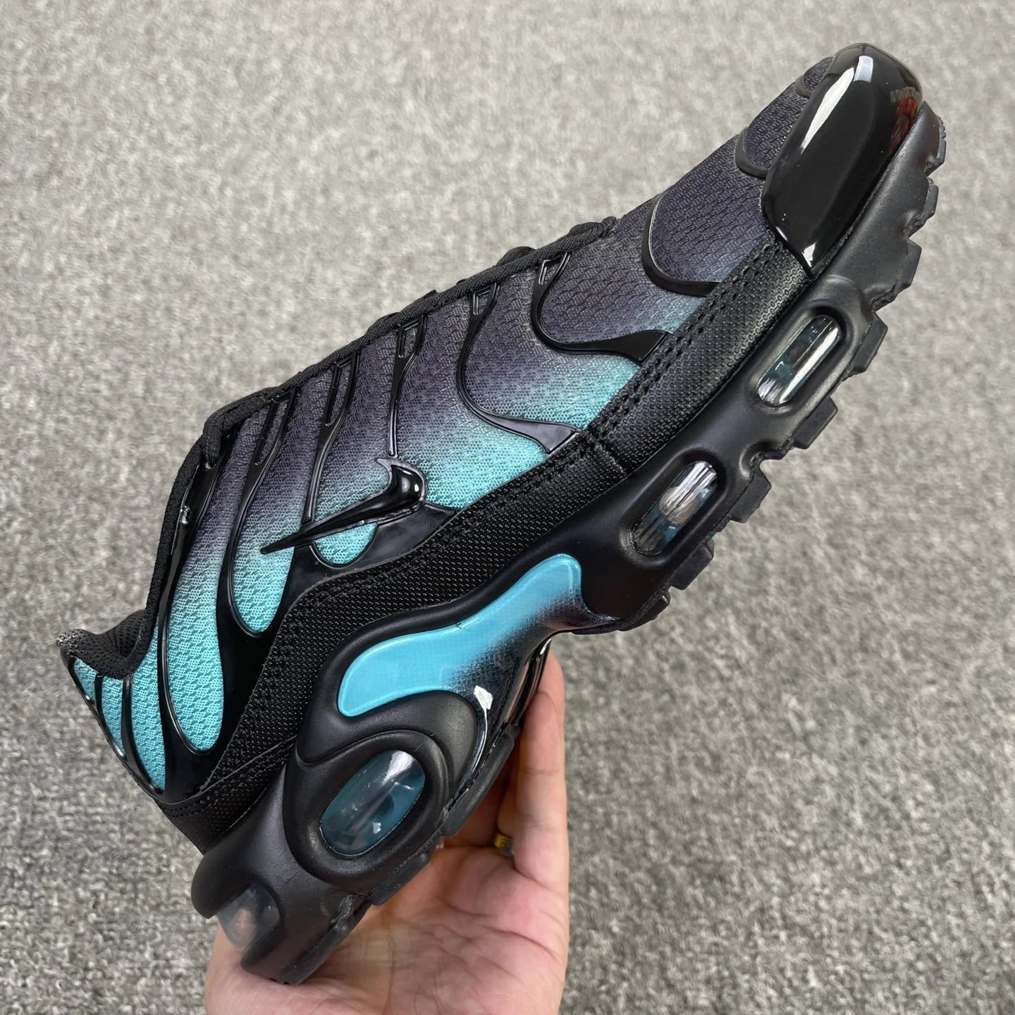 DM0032-016 Black Blue